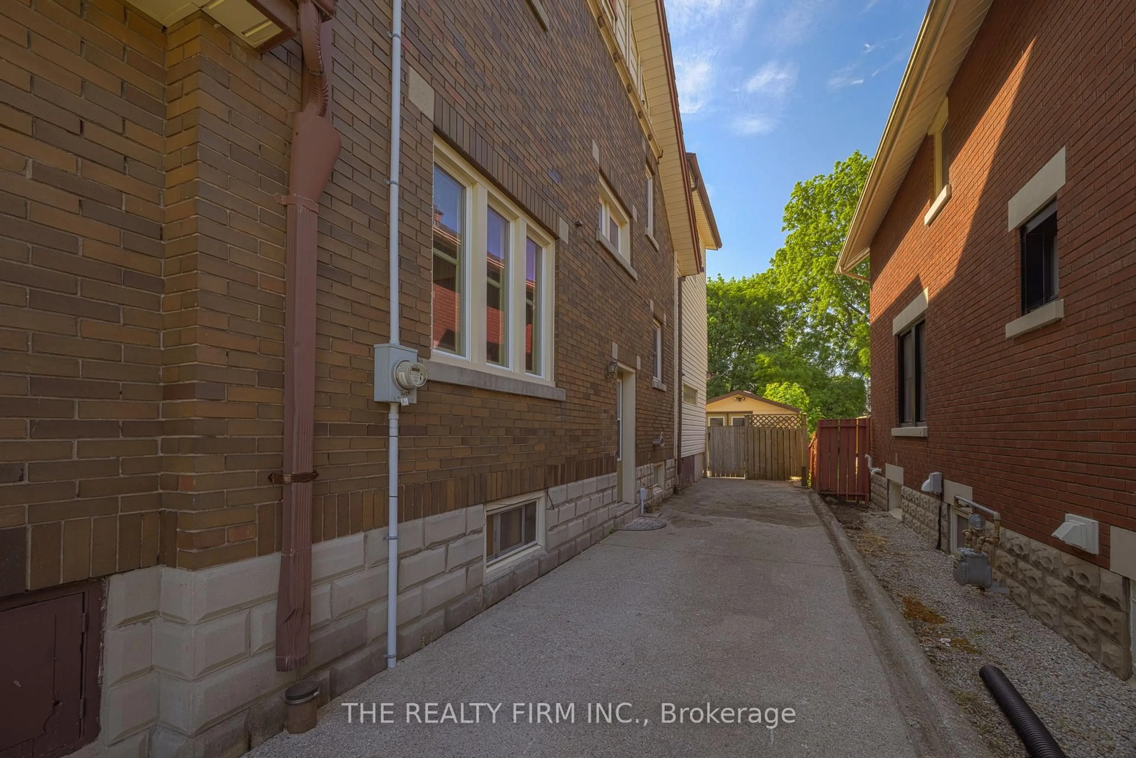 Unknown for 1235 King St, London East Ontario N5W 2Y3