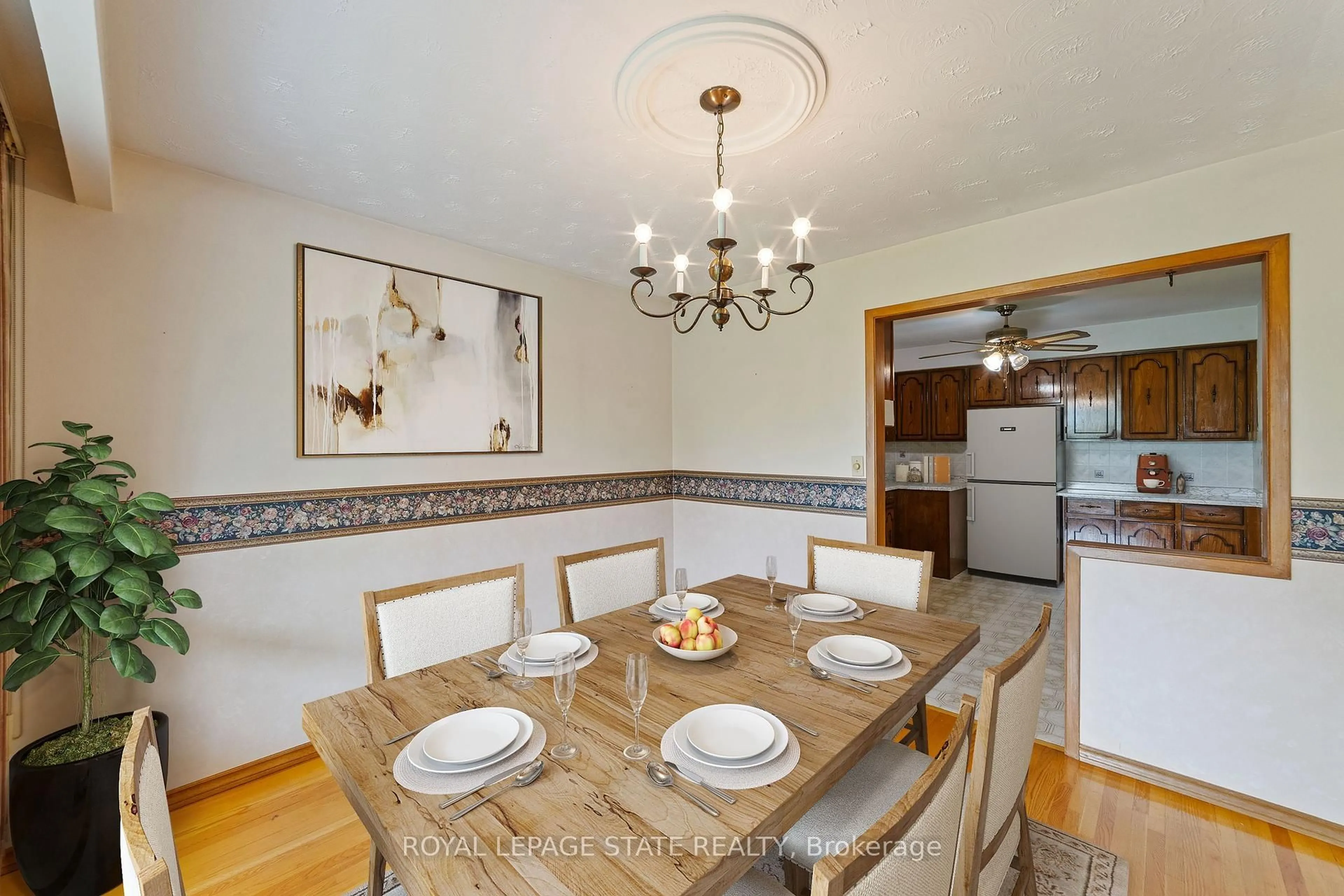 Dining room, ceramic/tile floor for 240 Mud St, Grimsby Ontario L0R 1M0