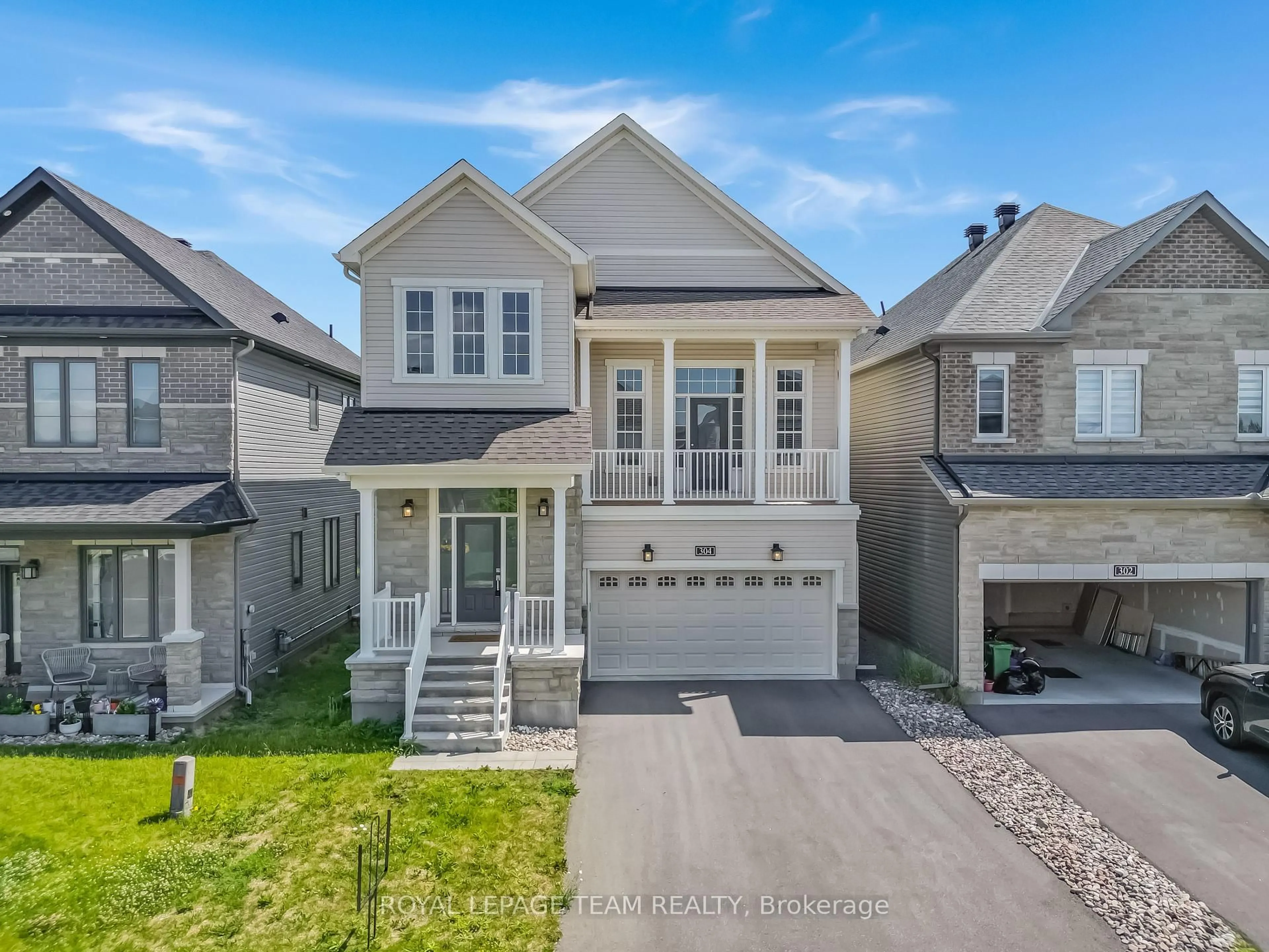 A pic from outside/outdoor area/front of a property/back of a property/a pic from drone, street for 304 Cloyne Cres, Ottawa Ontario K2J 6W3