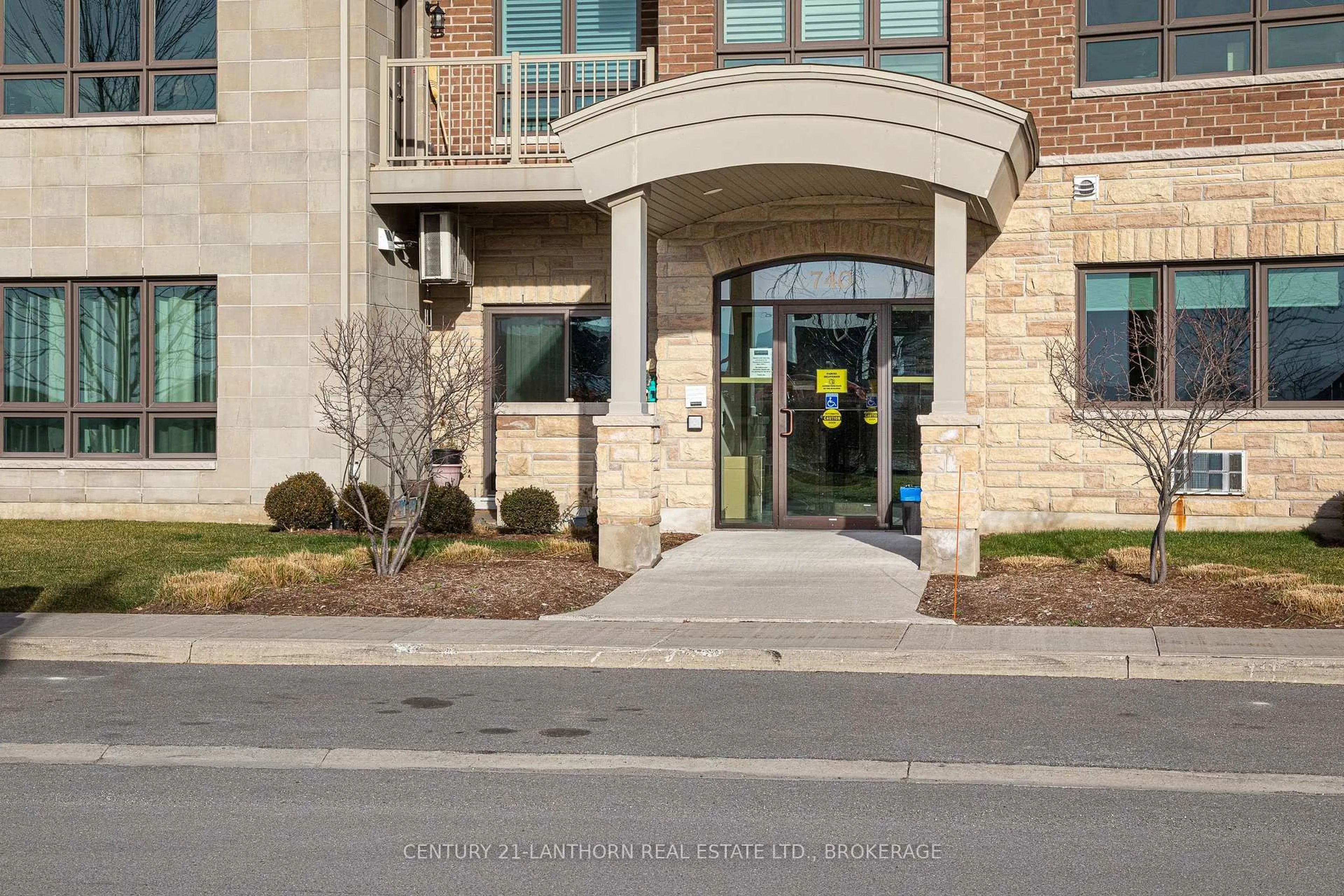 Indoor foyer for 740 Augusta Dr #307, Kingston Ontario K7P 0R5