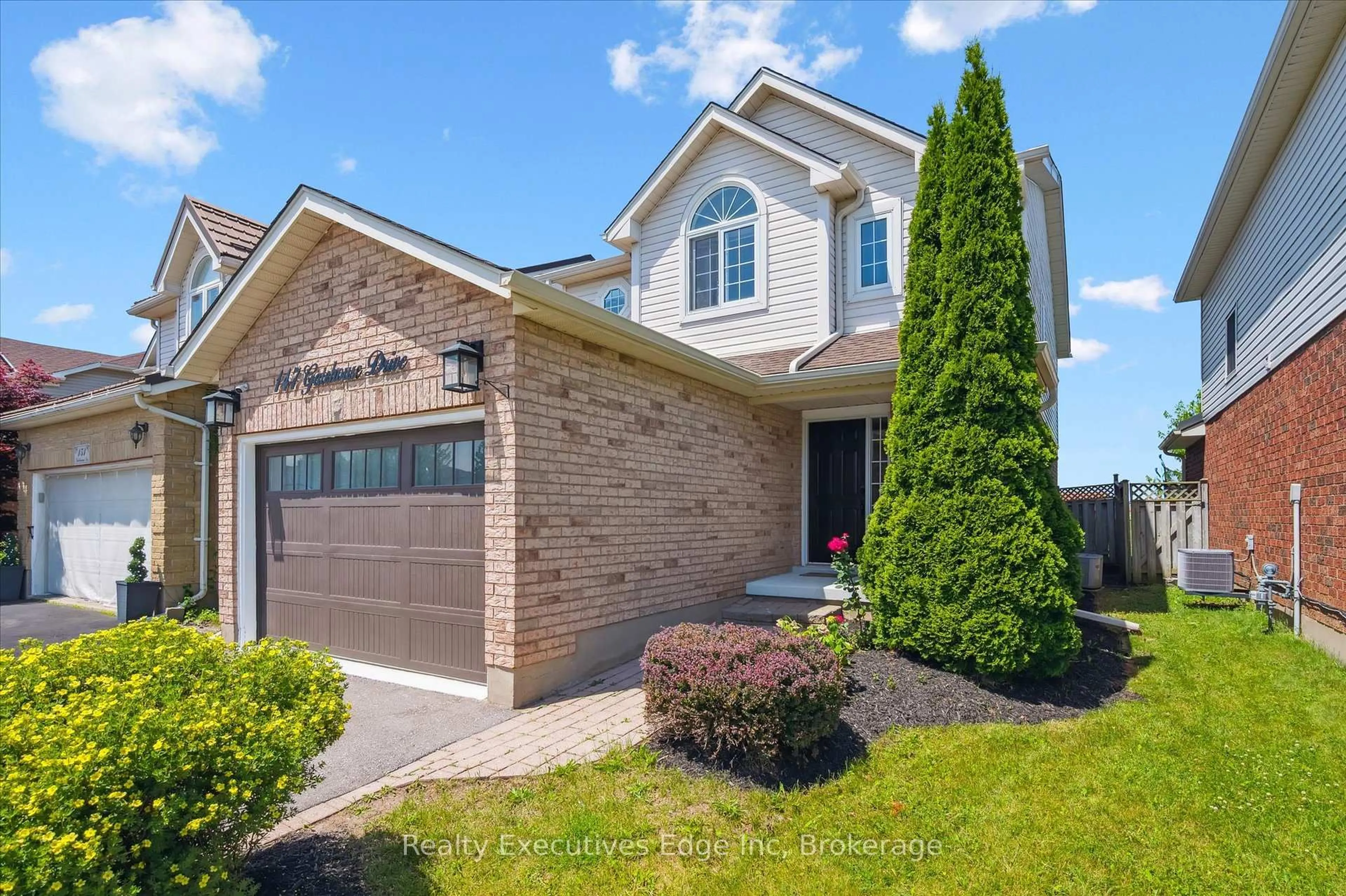 Home with brick exterior material, street for 147 Gatehouse Dr, Cambridge Ontario N1P 1E5
