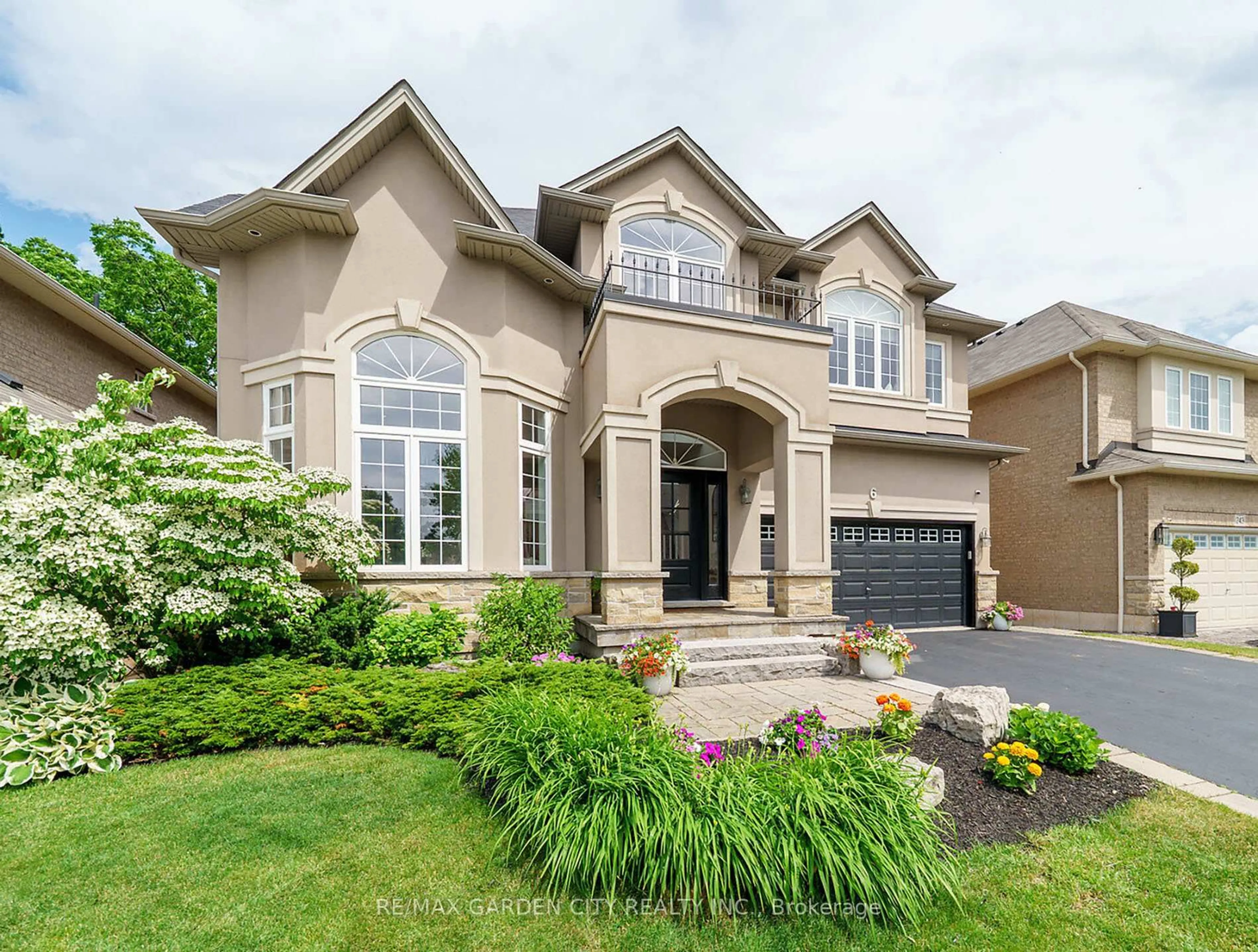 Home with brick exterior material, street for 6 VANDERBURGH Lane, Grimsby Ontario L3M 1P5