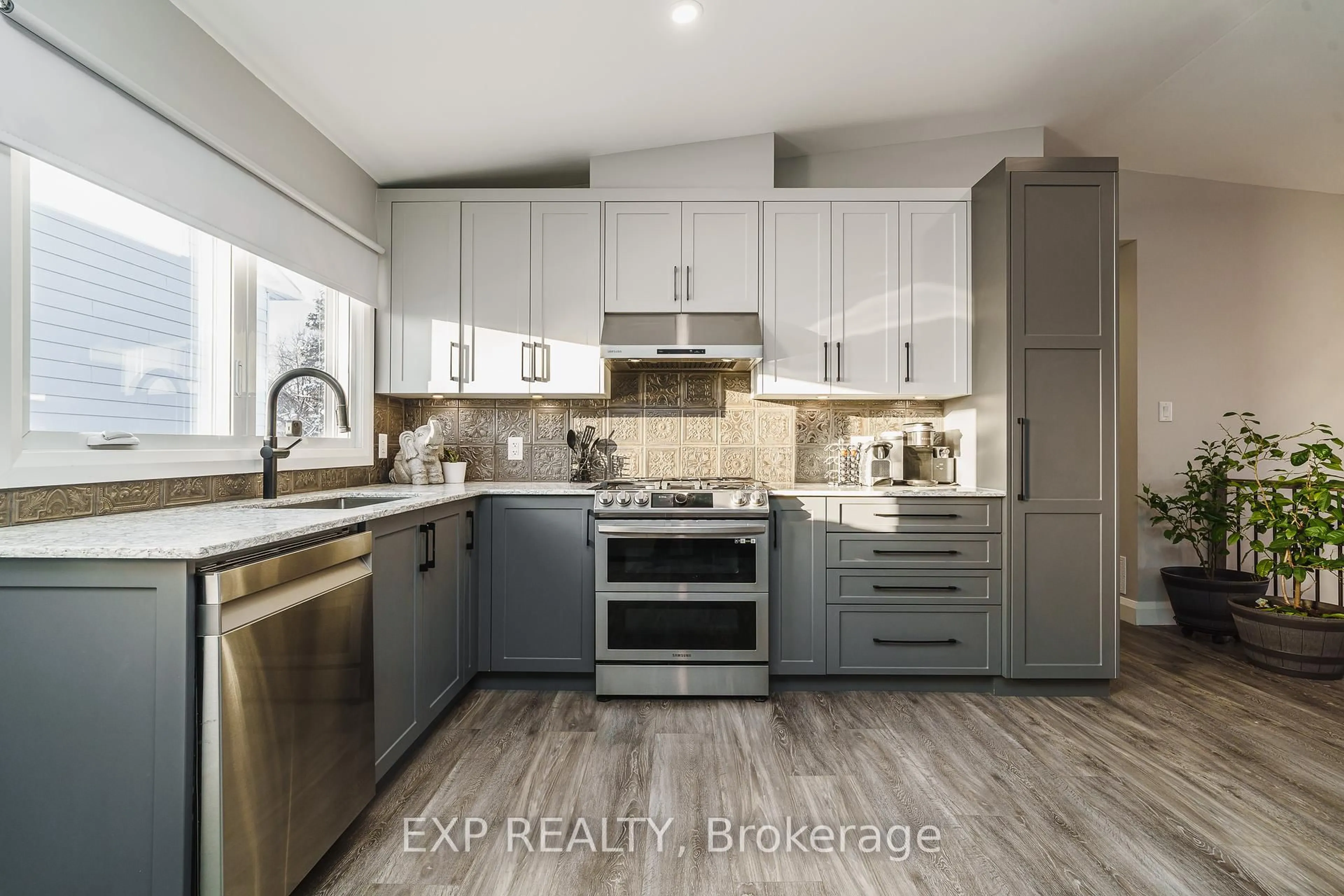 Contemporary kitchen, unknown for 1885 Arizona Ave, Ottawa Ontario K1H 6Z5