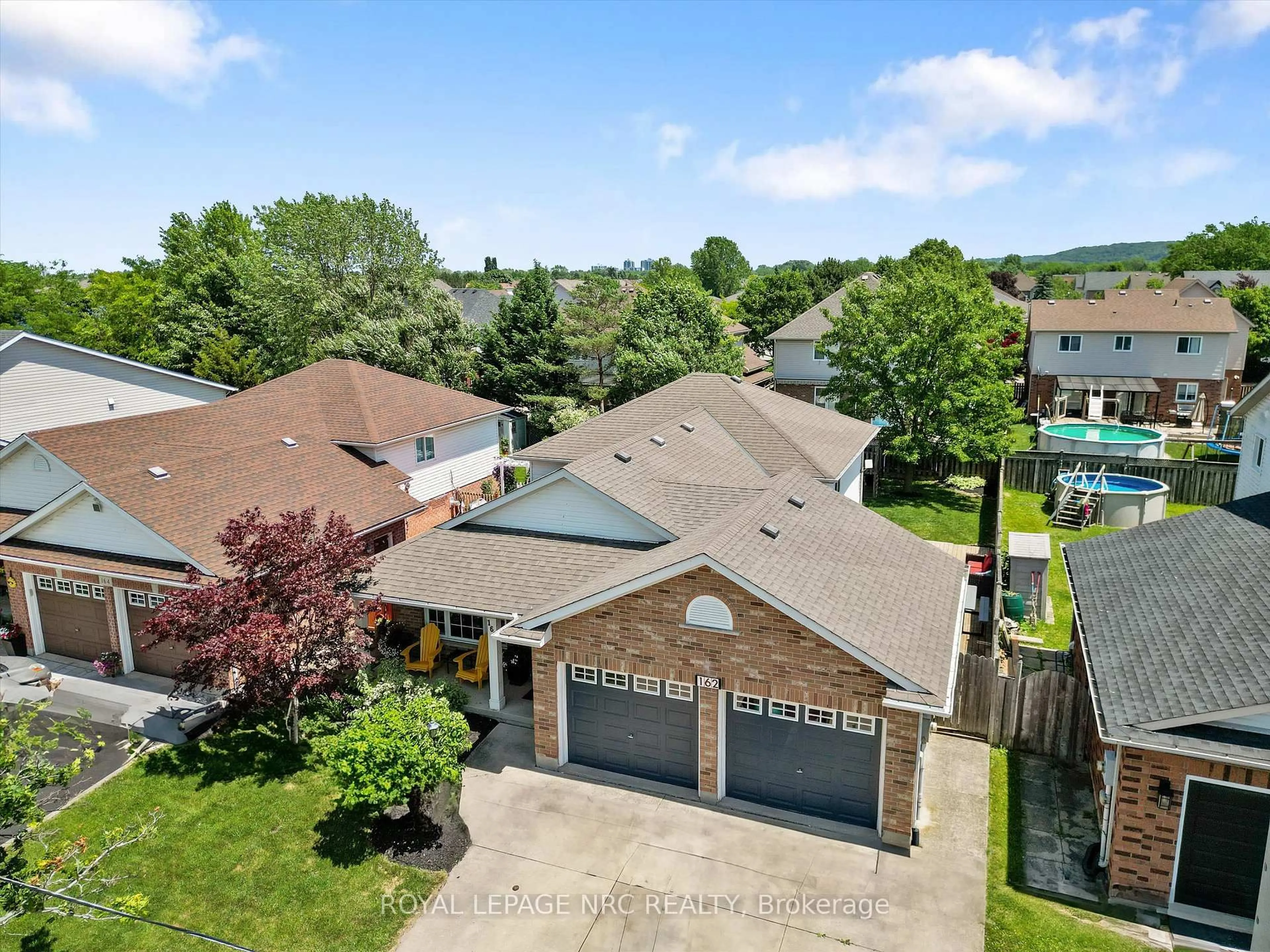 A pic from outside/outdoor area/front of a property/back of a property/a pic from drone, unknown for 162 Vansickle Rd, St. Catharines Ontario L2S 3W5