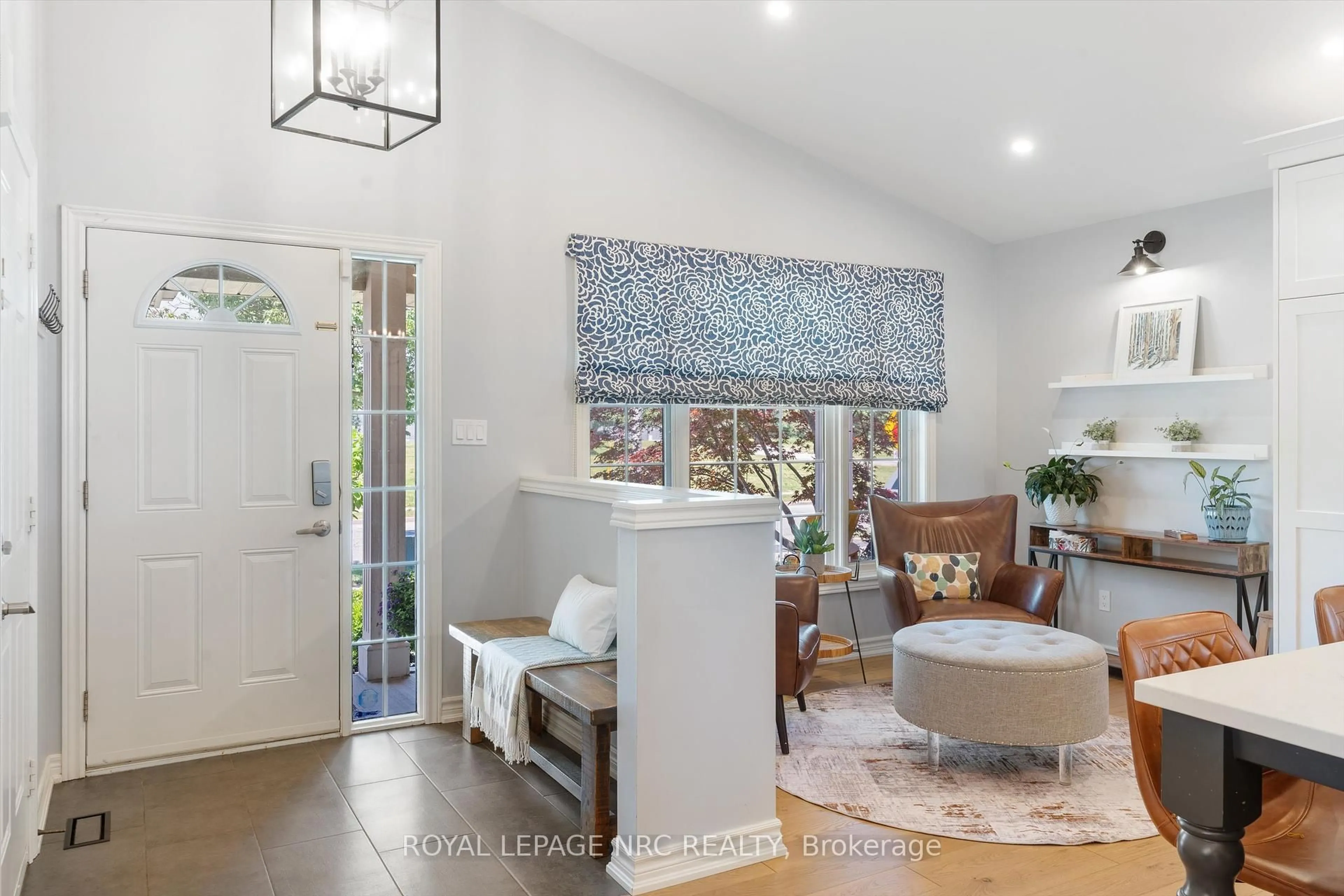 Indoor entryway for 162 Vansickle Rd, St. Catharines Ontario L2S 3W5