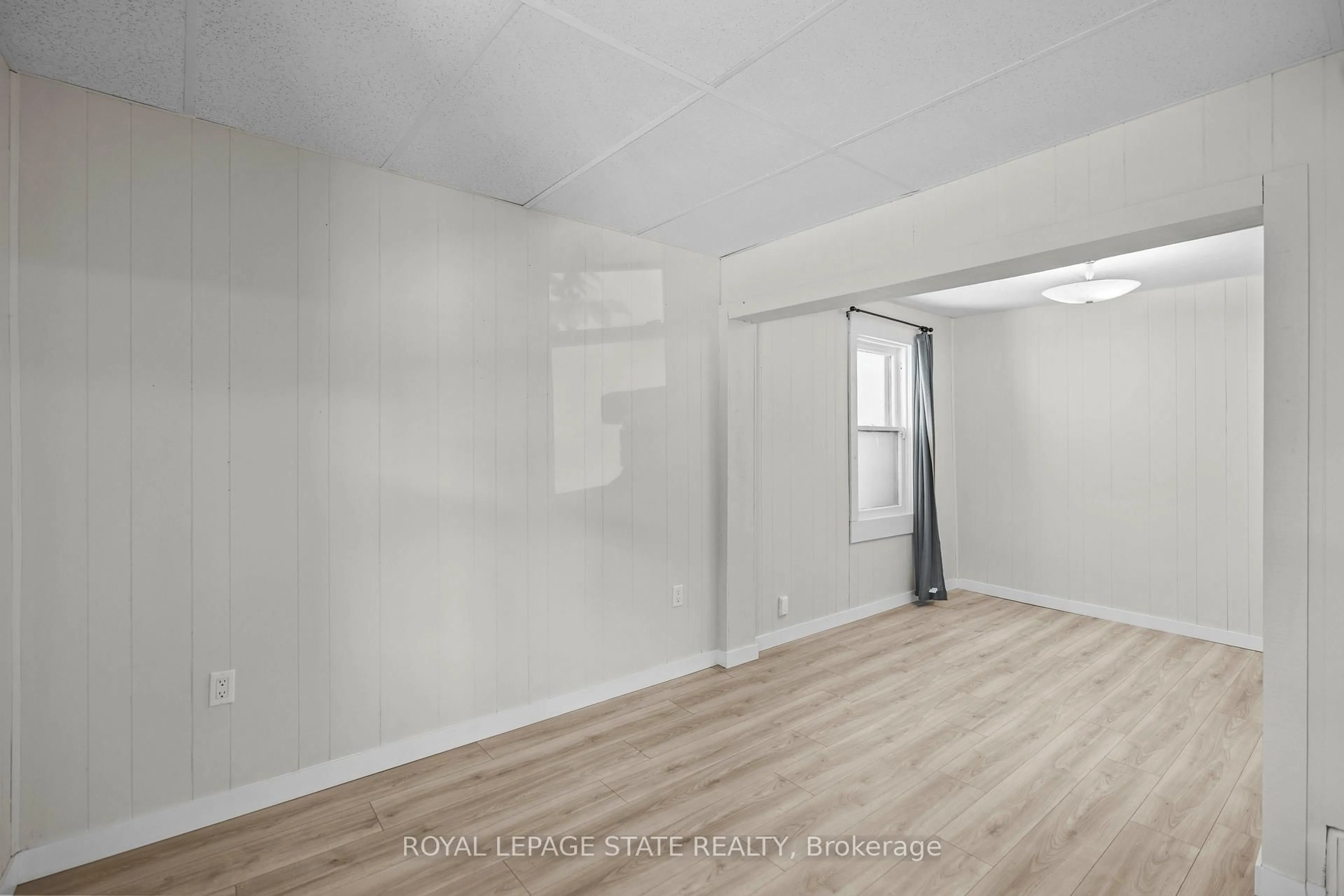 A pic of a room for 35 Gertrude St, Hamilton Ontario L8L 4B7