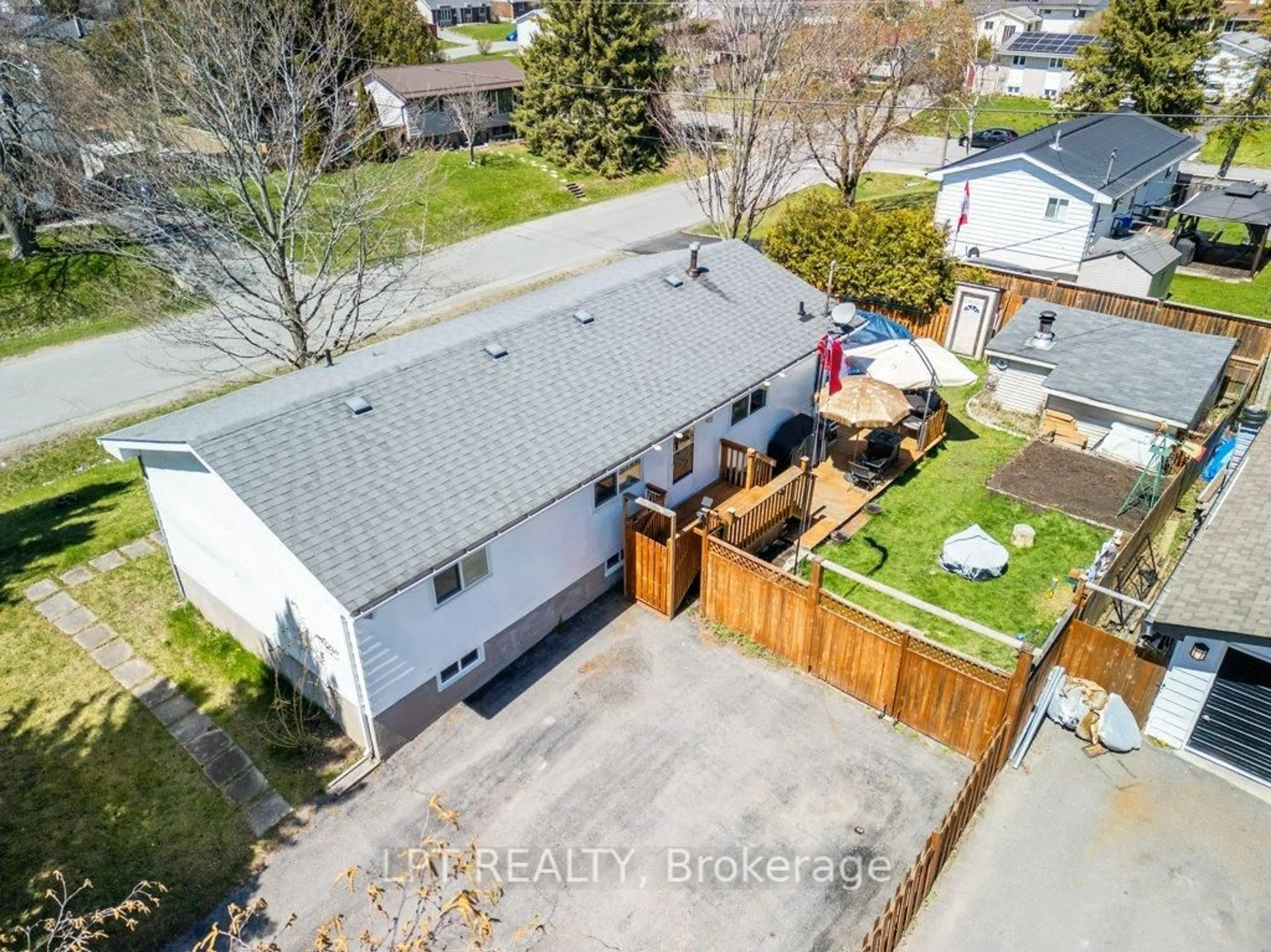 A pic from outside/outdoor area/front of a property/back of a property/a pic from drone, street for 3 Deerfield St, Loyalist Ontario K7N 1P5