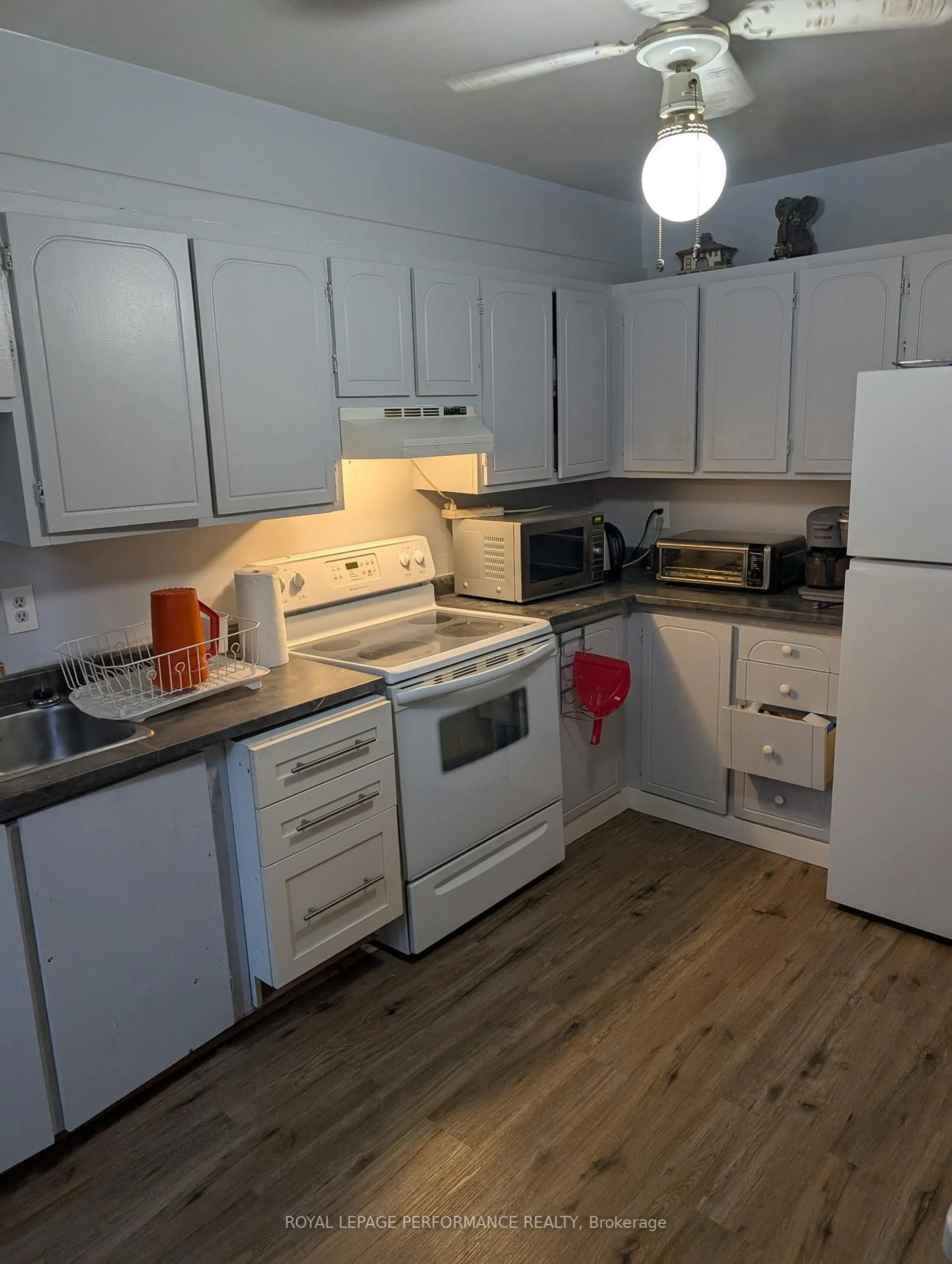 Standard kitchen, unknown for 1045 Cartier Blvd #1, Hawkesbury Ontario K6A 2Y4