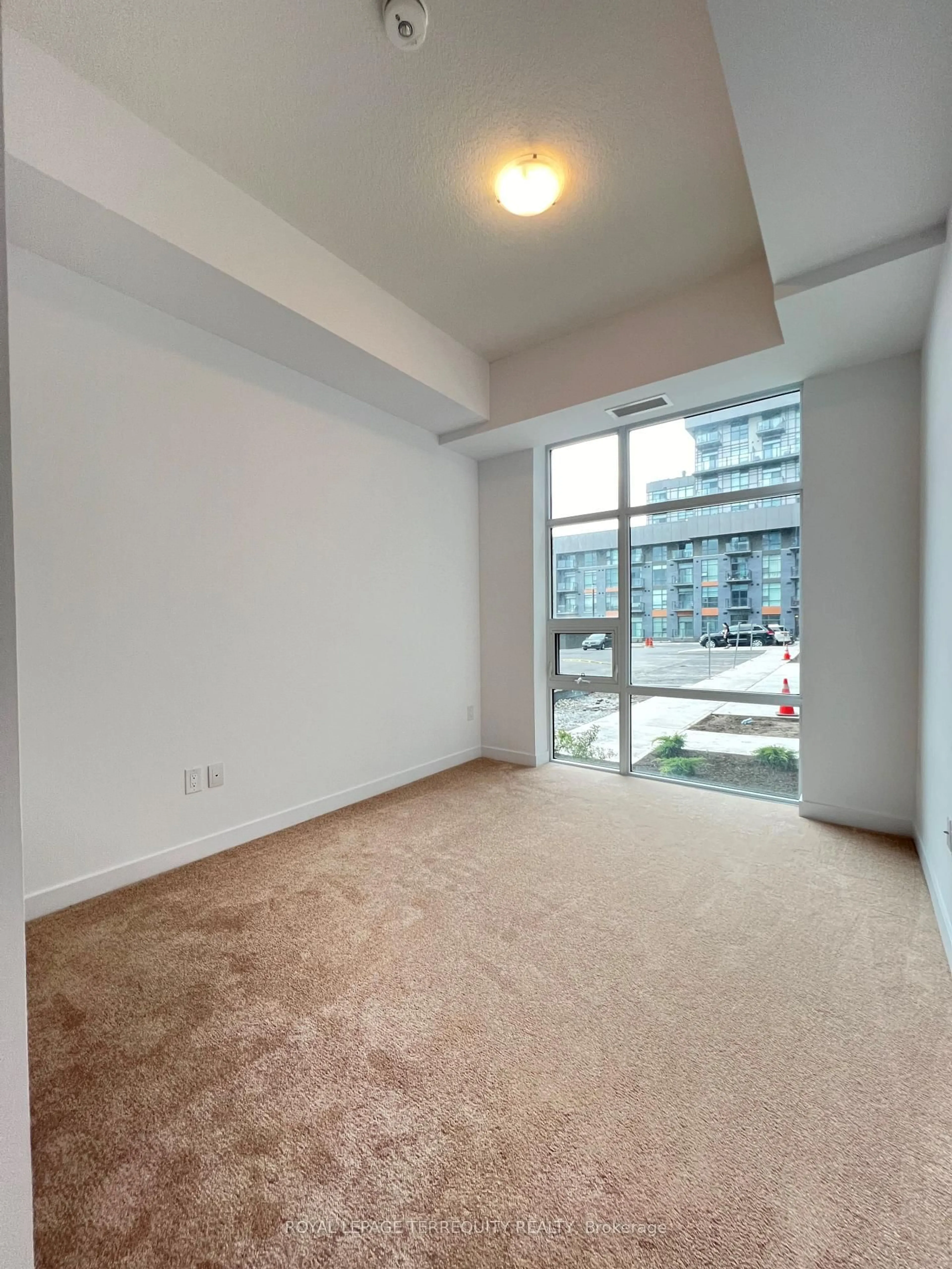 A pic of a room for 470 Dundas St #117, Hamilton Ontario L8B 2A6