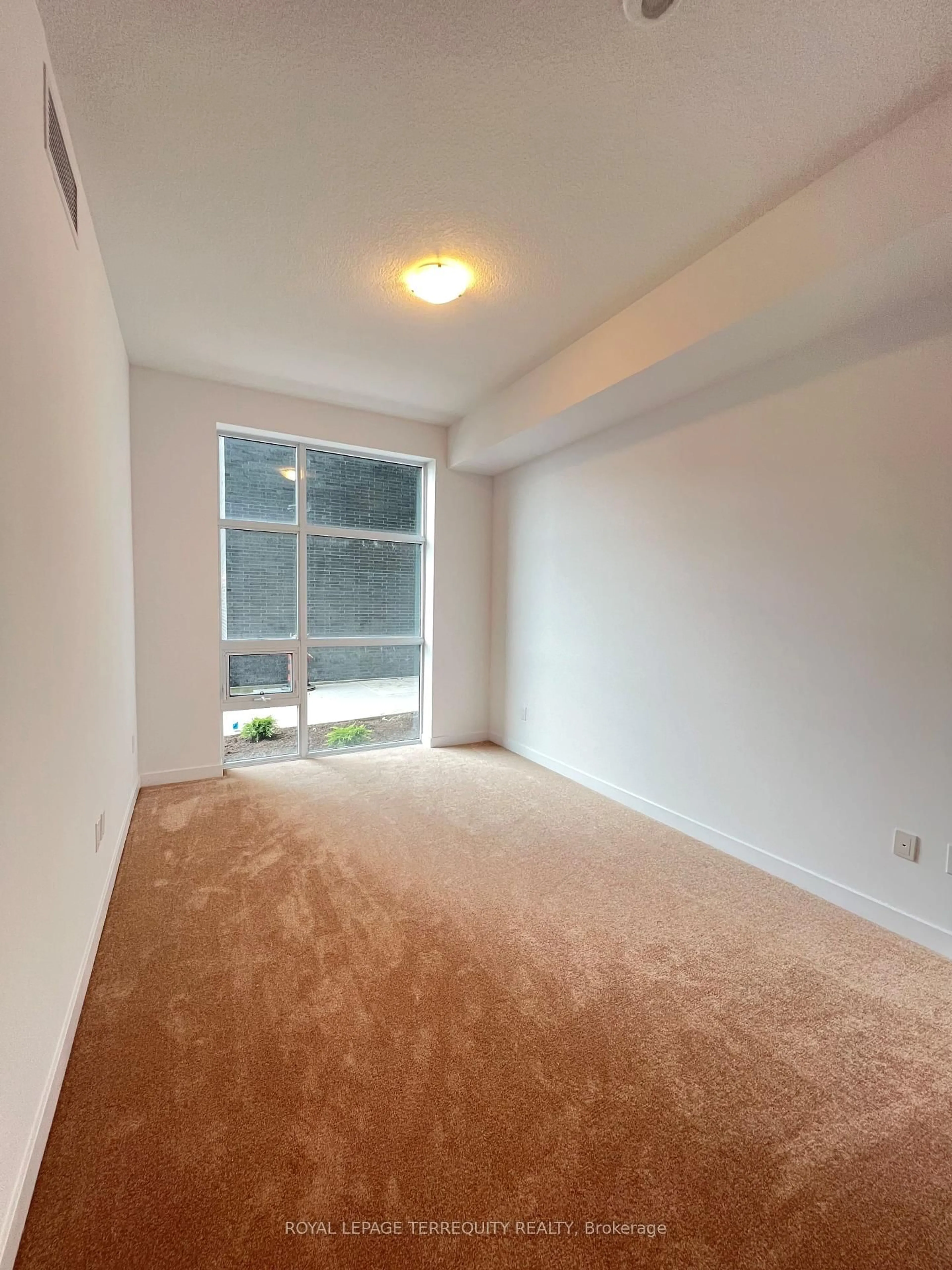 A pic of a room for 470 Dundas St #117, Hamilton Ontario L8B 2A6