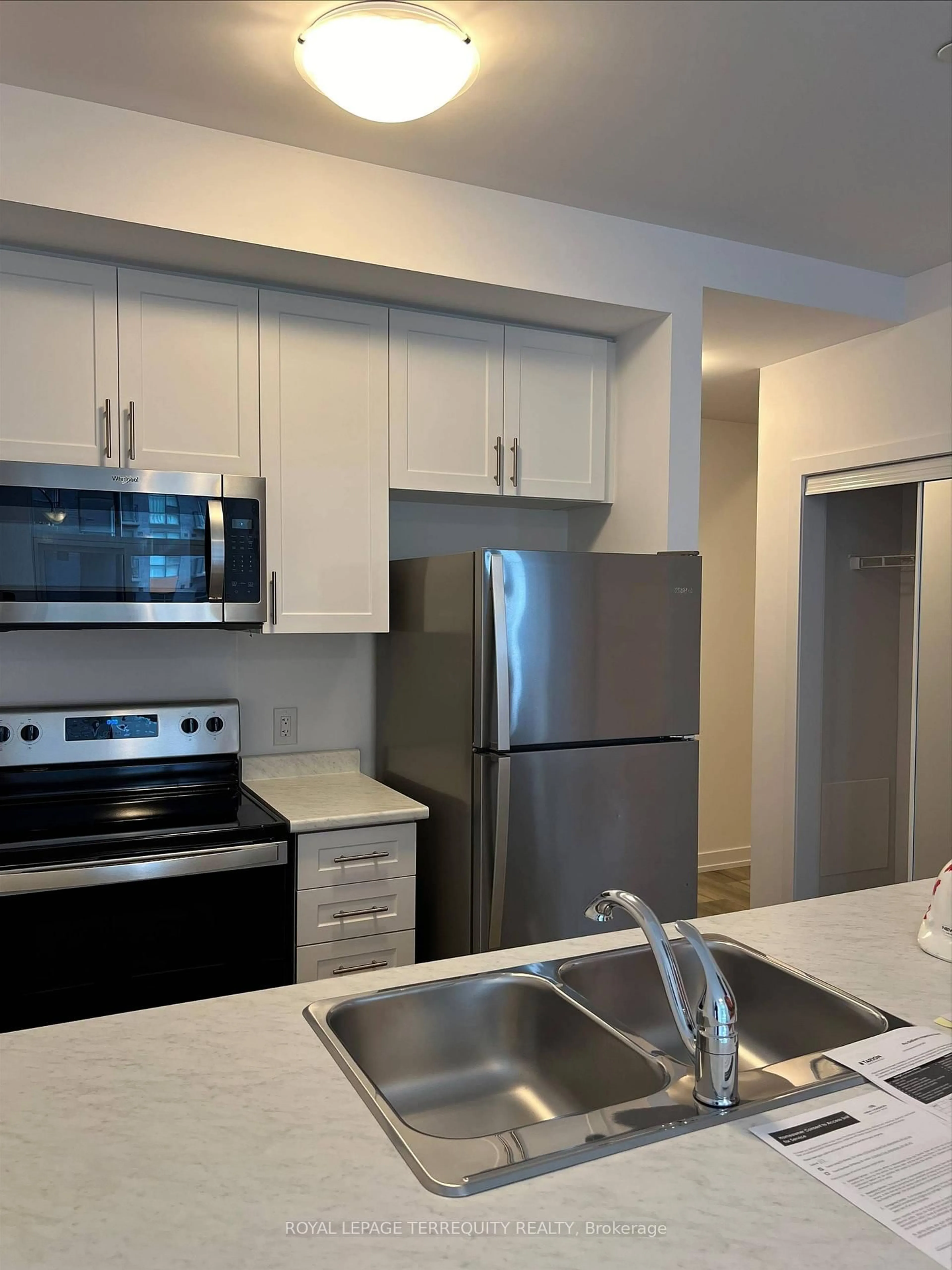 Standard kitchen, unknown for 470 Dundas St #117, Hamilton Ontario L8B 2A6