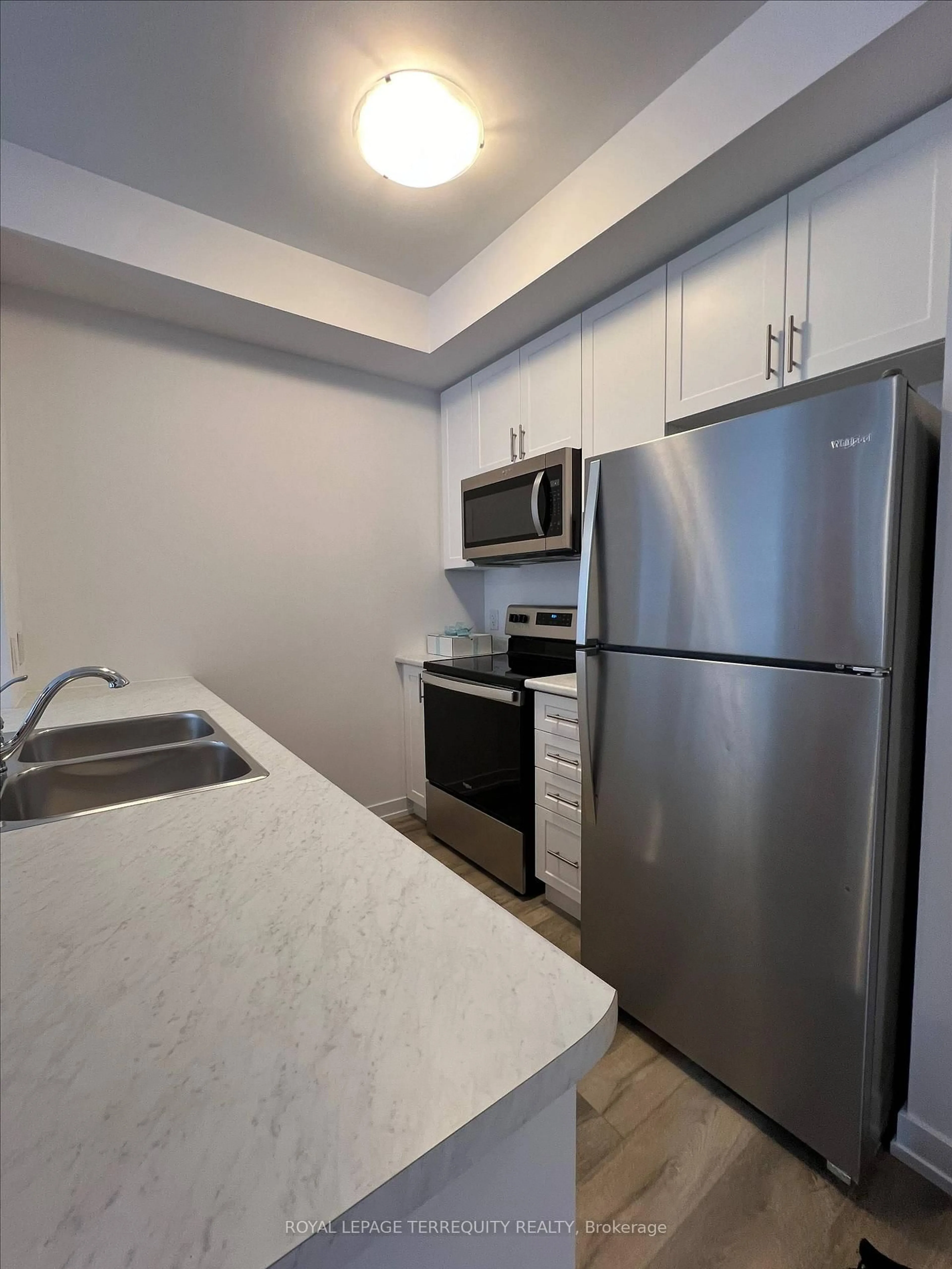Standard kitchen, unknown for 470 Dundas St #117, Hamilton Ontario L8B 2A6