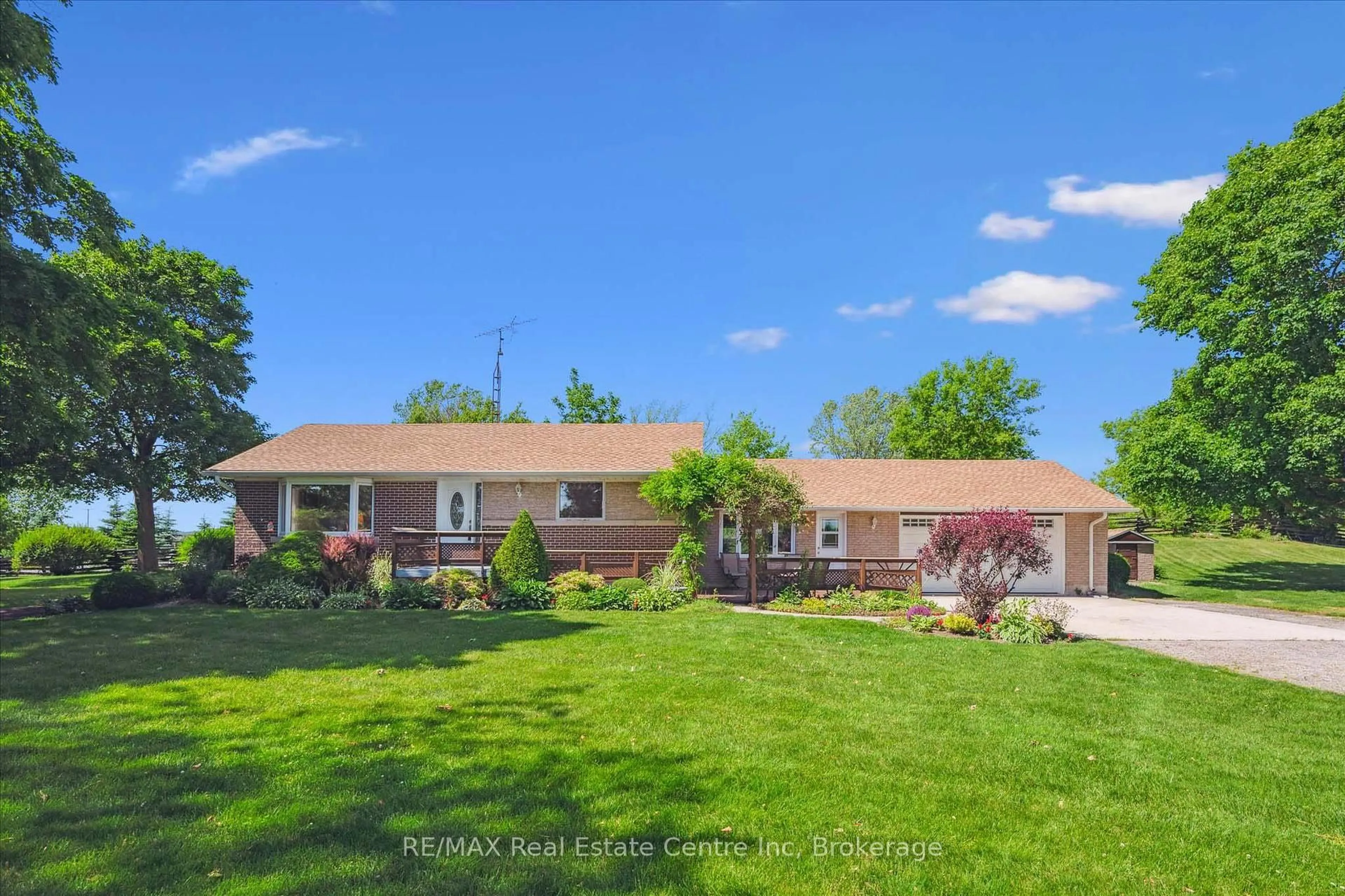 A pic from outside/outdoor area/front of a property/back of a property/a pic from drone, street for 6618 Laird Rd, Guelph Ontario N1H 6J3