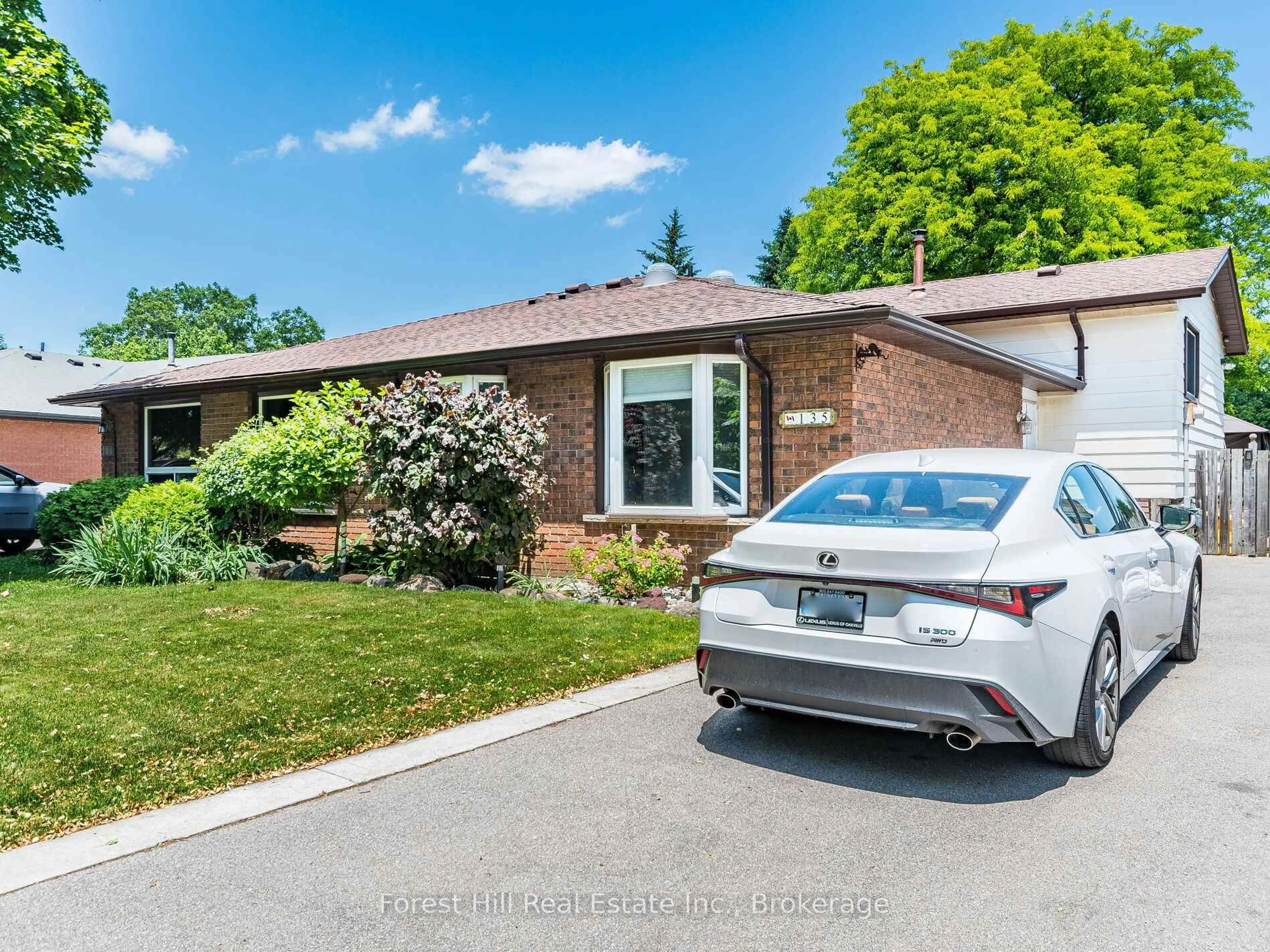 Home with brick exterior material, street for 135 Cranbrook Dr, Hamilton Ontario L9C 4S5