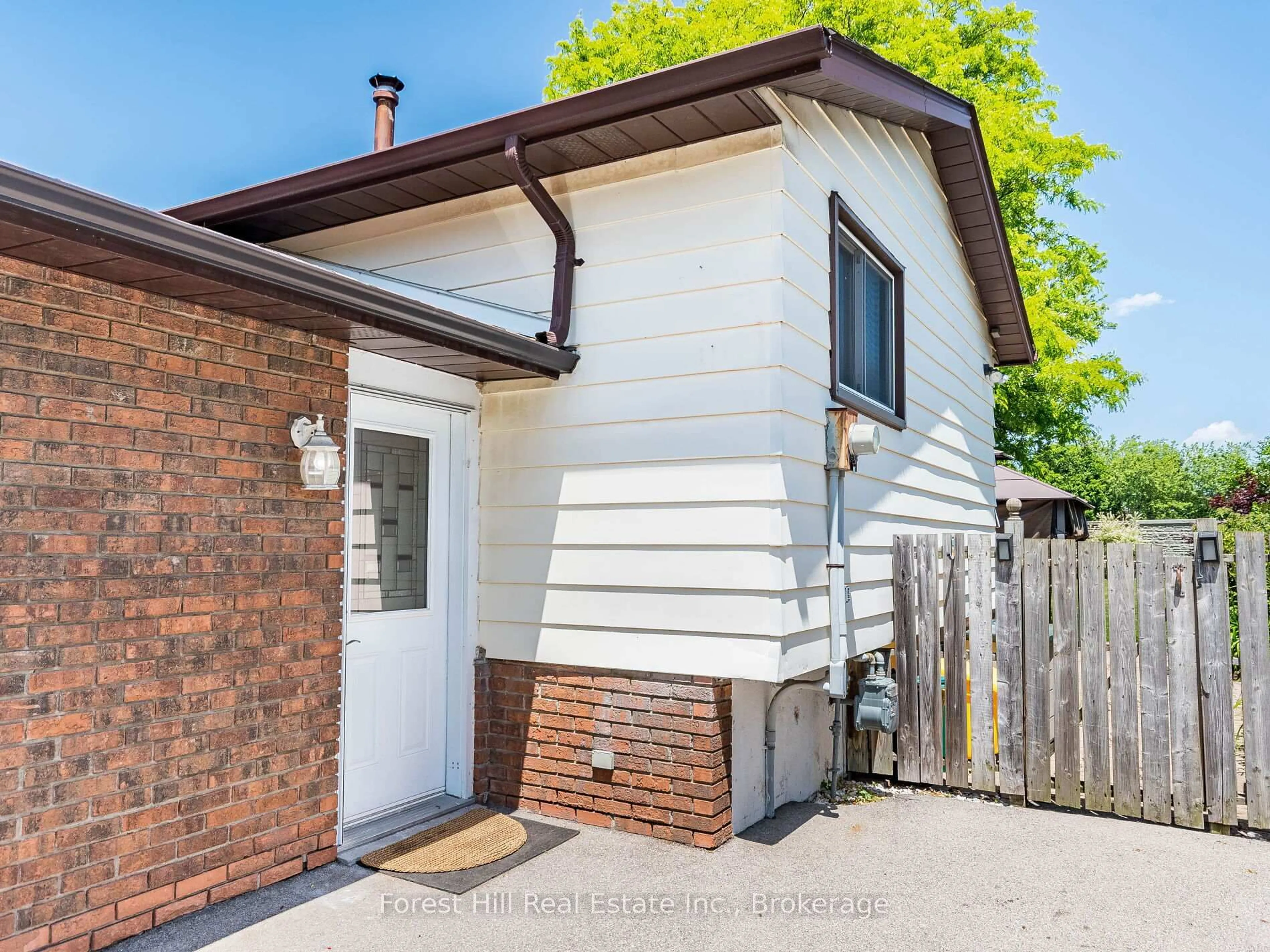 Unknown for 135 Cranbrook Dr, Hamilton Ontario L9C 4S5