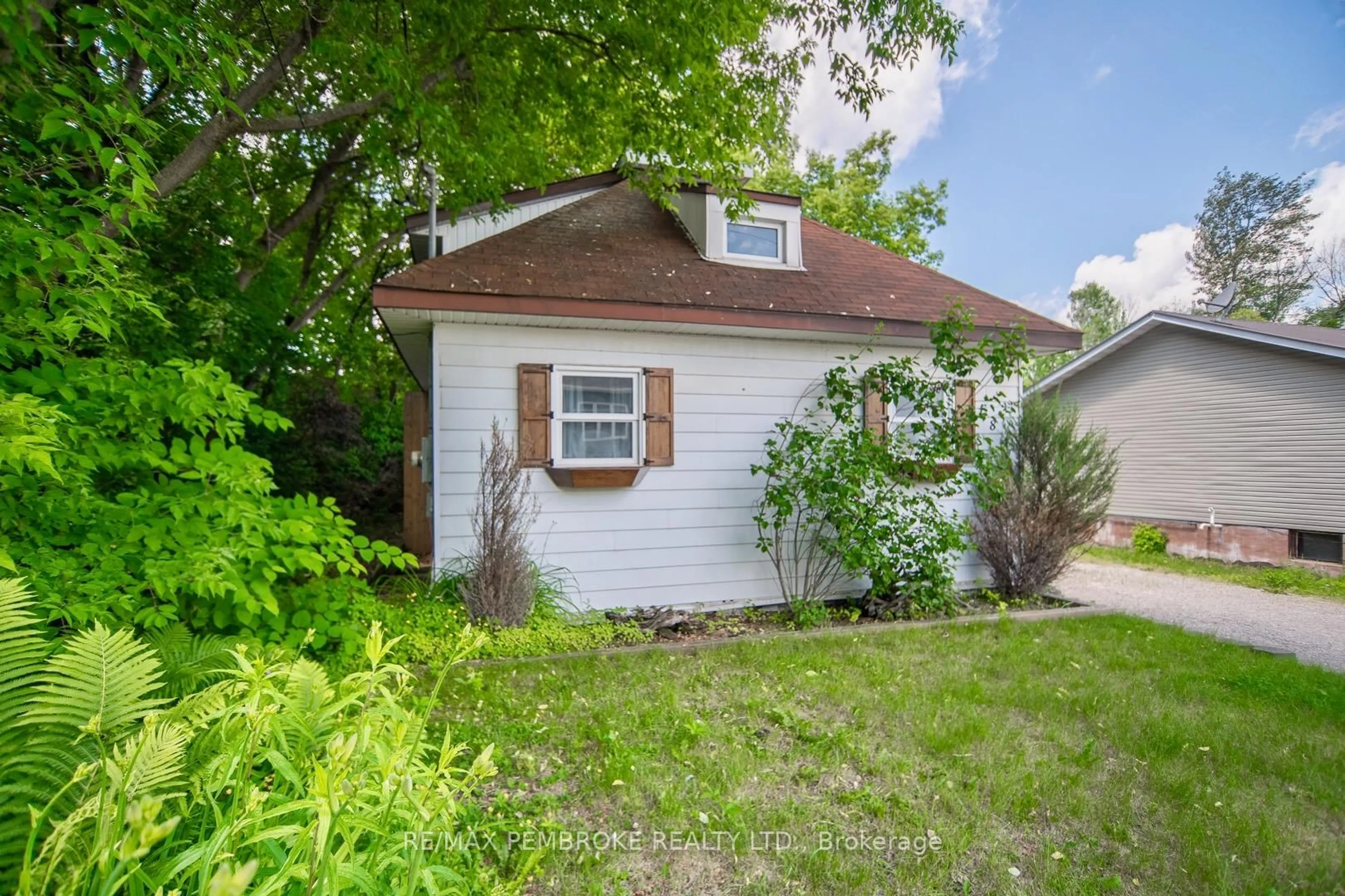 Shed for 184 Munro St, Pembroke Ontario K8A 4S3