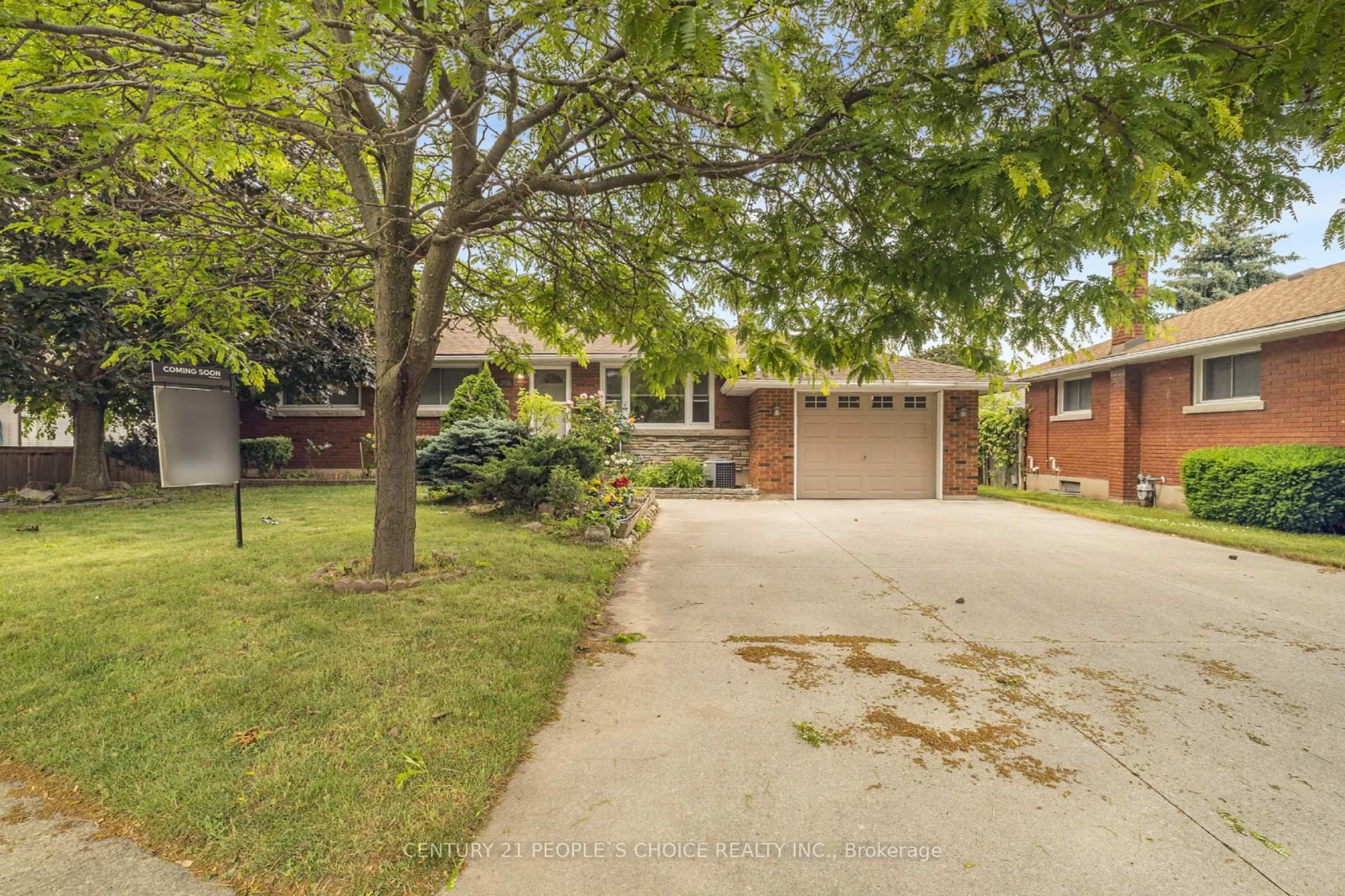 Home with brick exterior material, street for 385 Grantham Ave, St. Catharines Ontario L2M 5B1