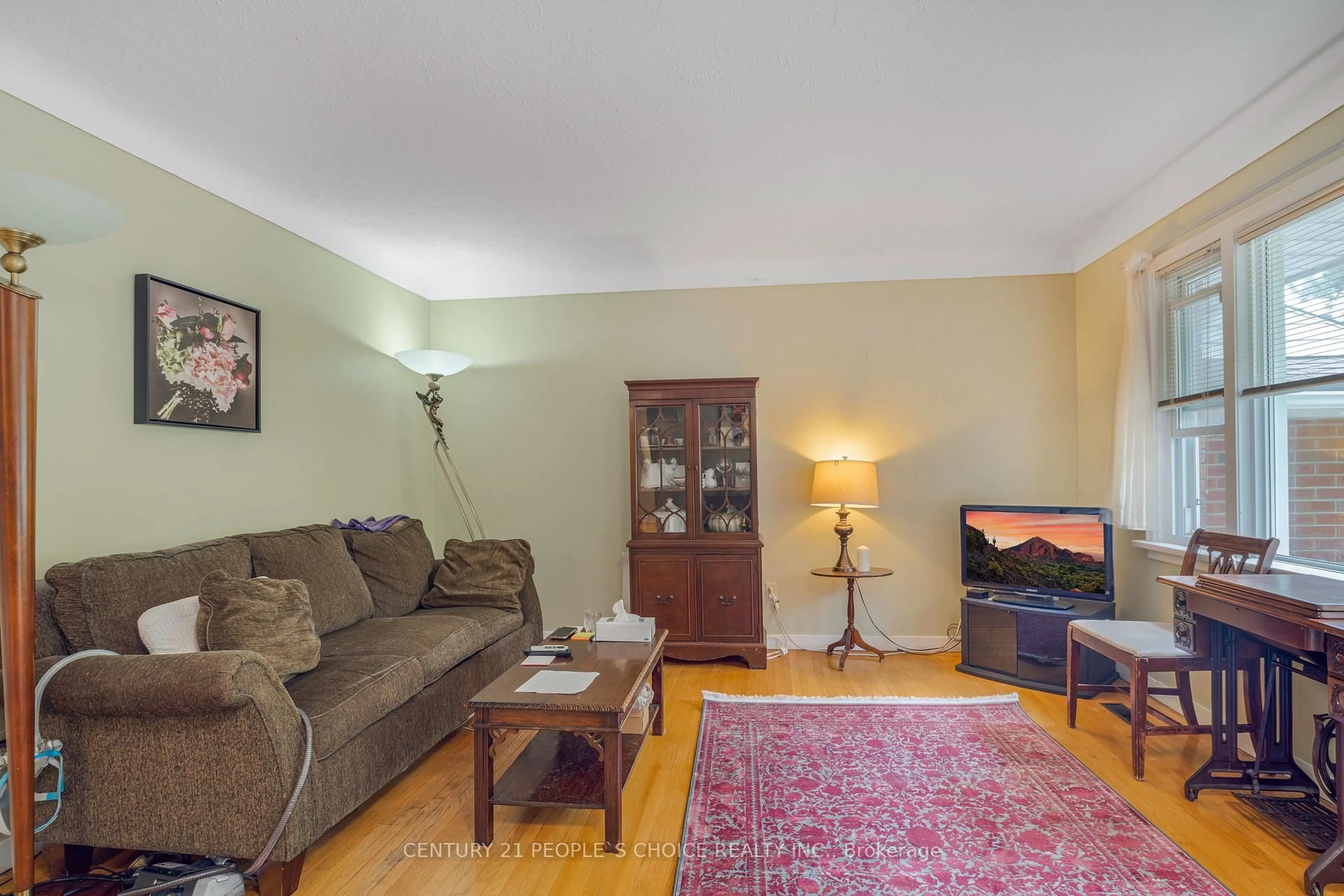 Living room with furniture, unknown for 385 Grantham Ave, St. Catharines Ontario L2M 5B1
