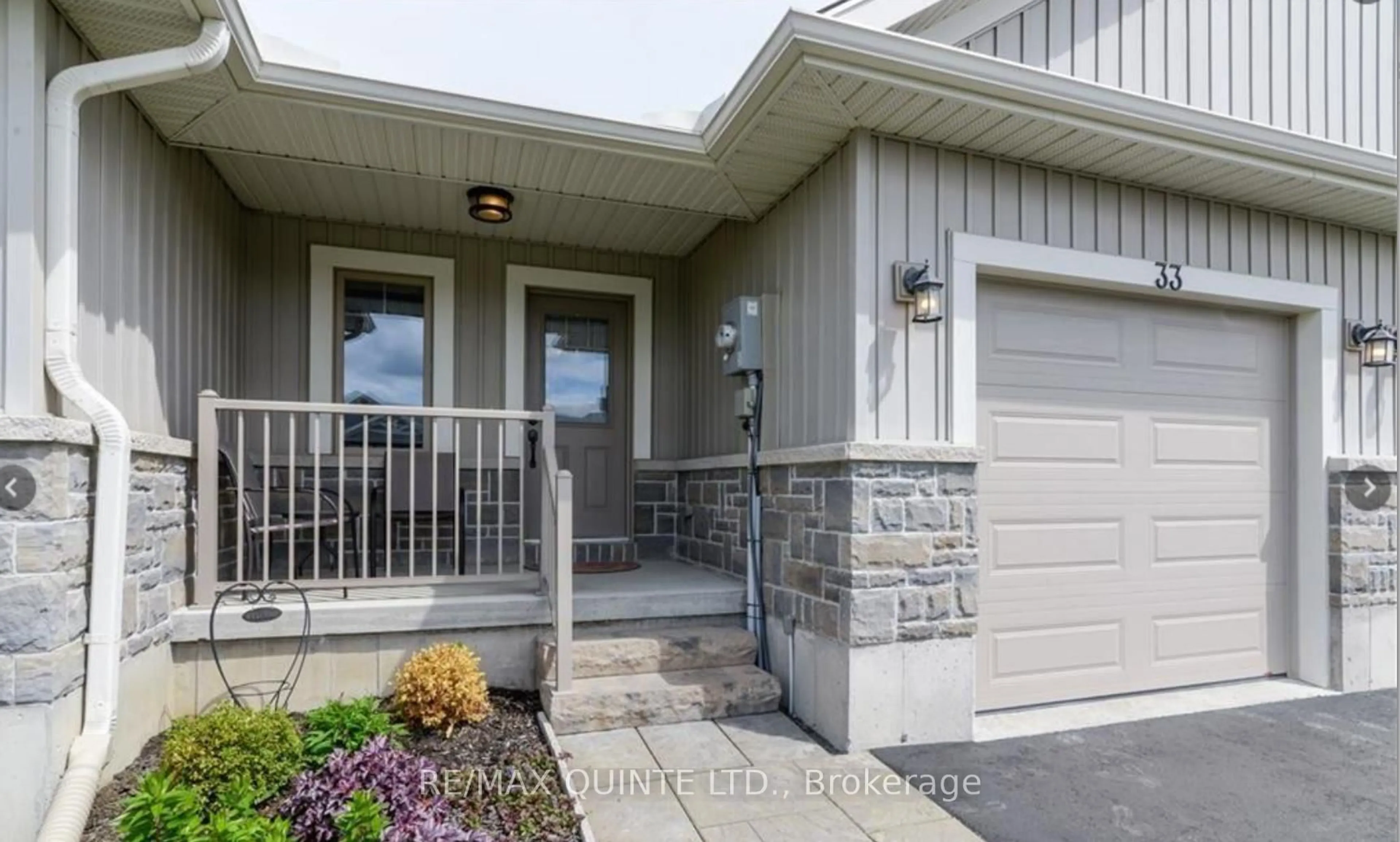 Indoor entryway for 33 Chinook St, Belleville Ontario K8P 0C6