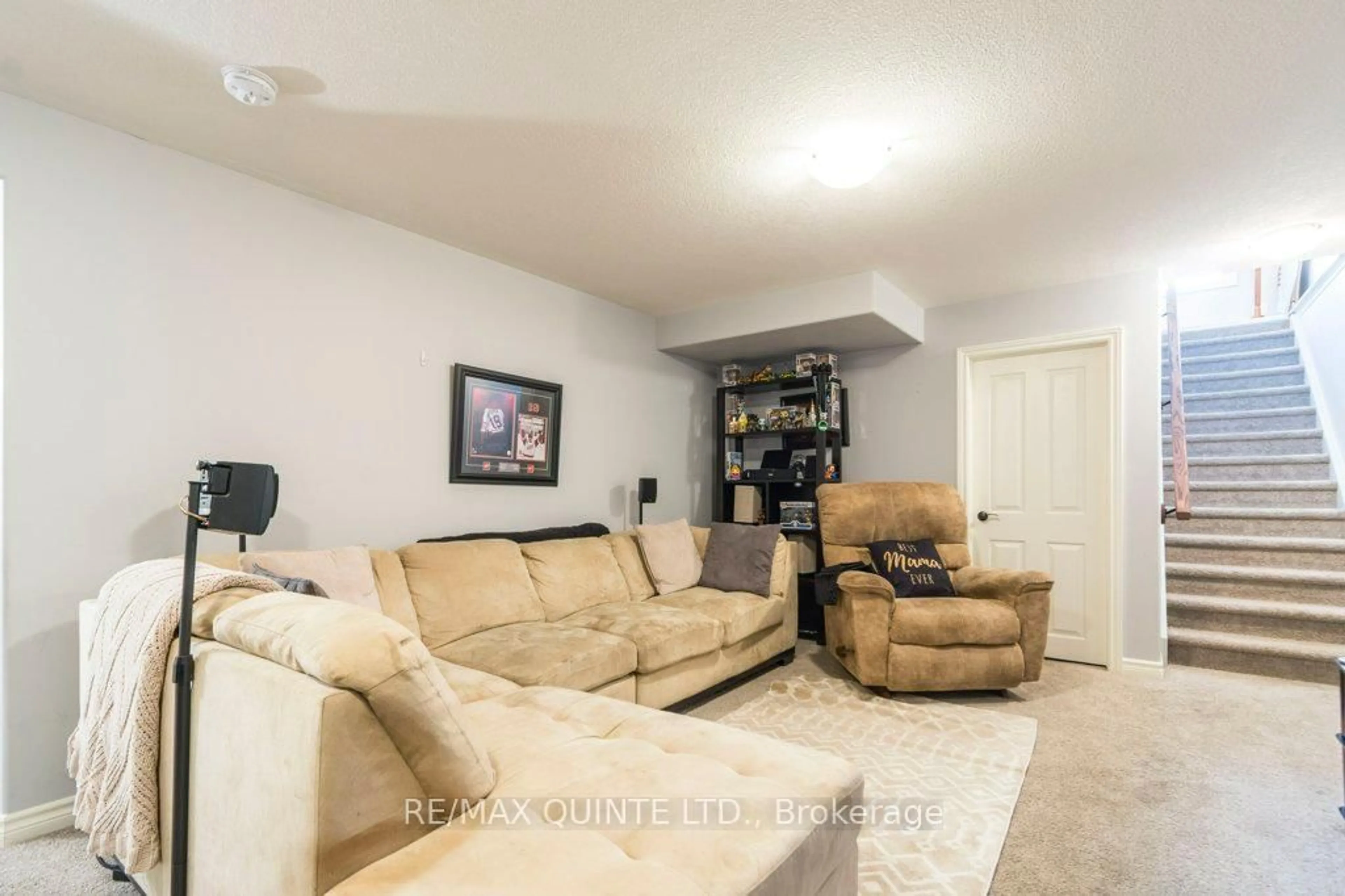 Living room with furniture, unknown for 33 Chinook St, Belleville Ontario K8P 0C6