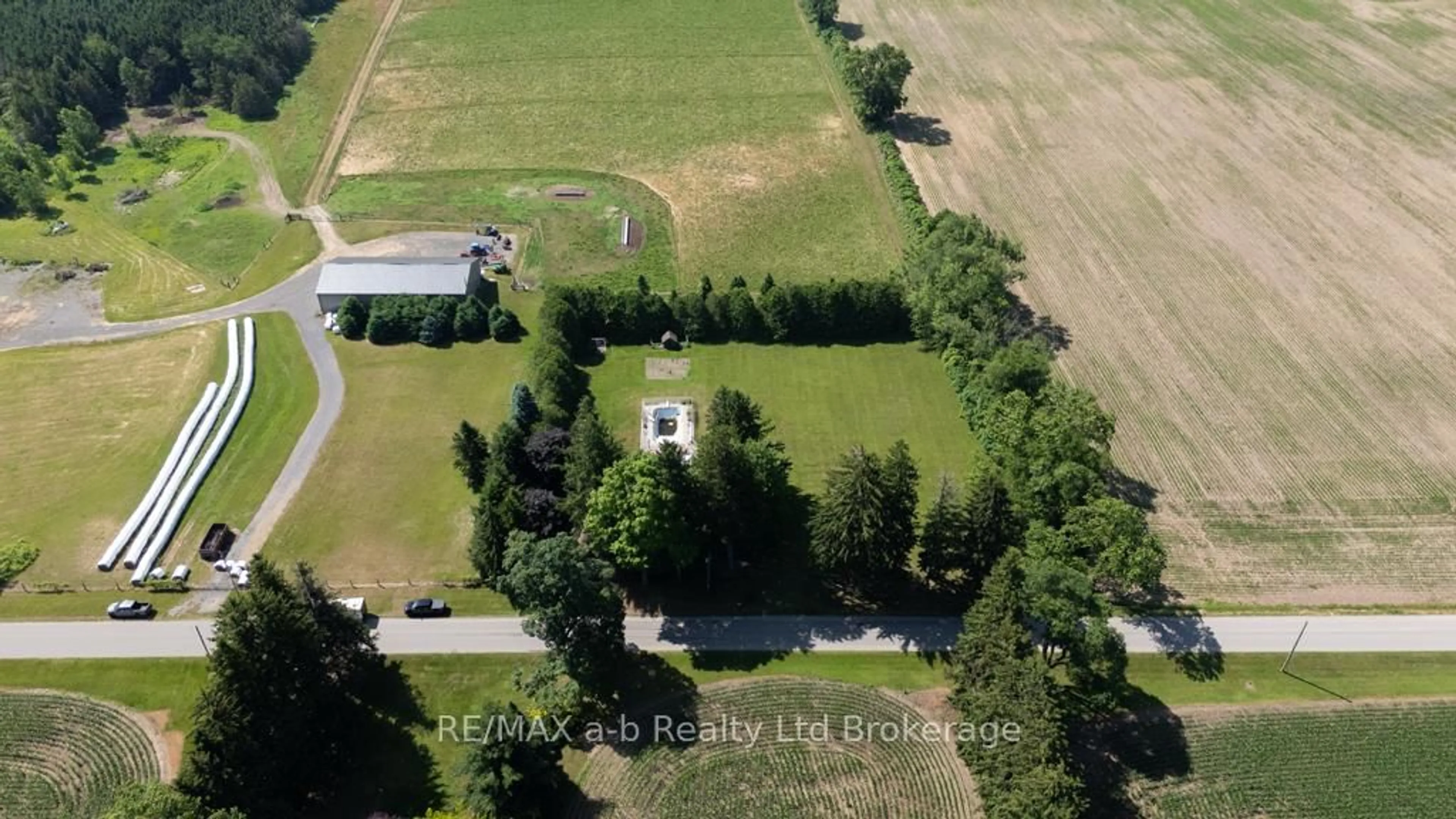 A pic from outside/outdoor area/front of a property/back of a property/a pic from drone, unknown for 289 9 Concession Rd, Brant Ontario L1B 1L9