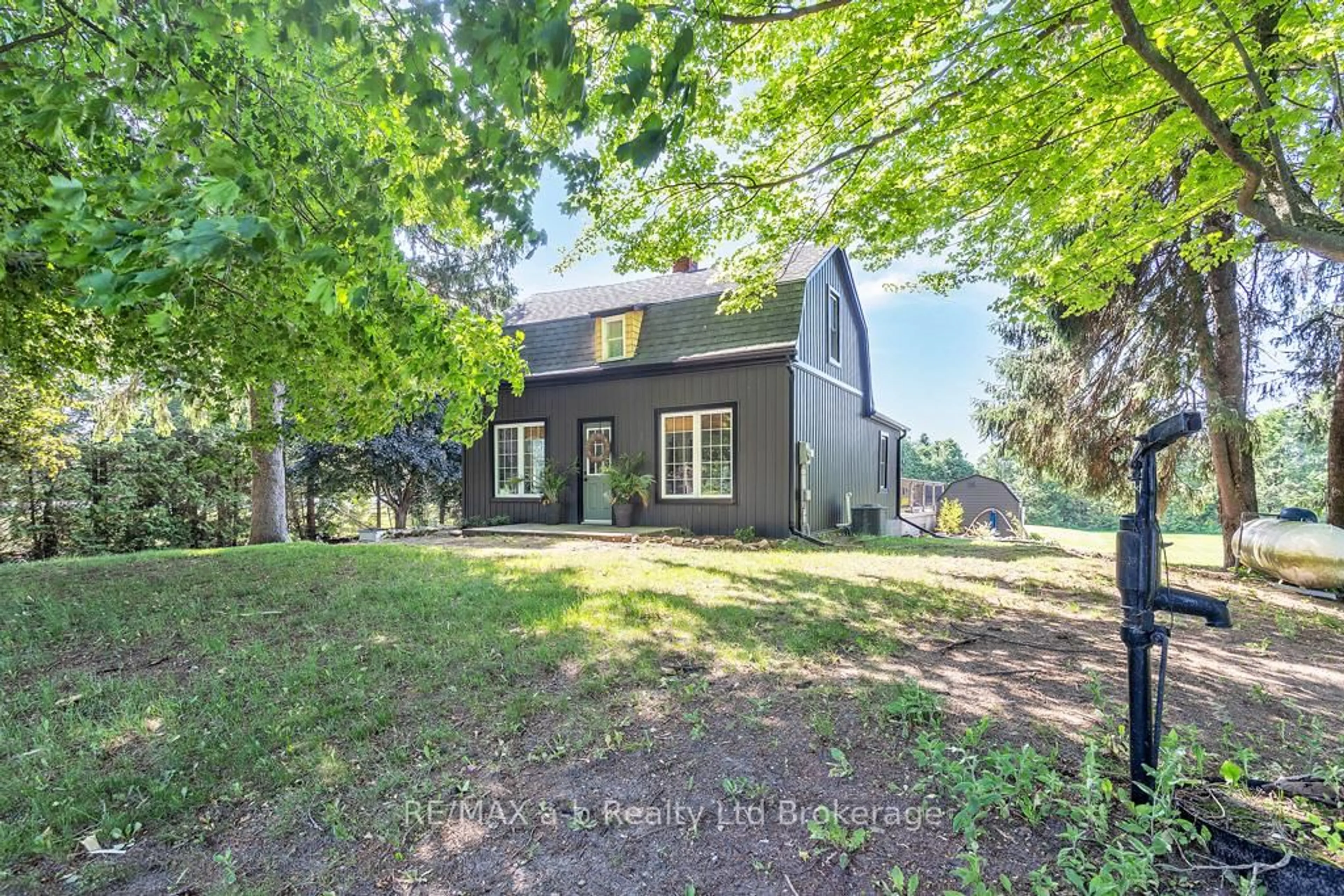 A pic from outside/outdoor area/front of a property/back of a property/a pic from drone, unknown for 289 9 Concession Rd, Brant Ontario L1B 1L9