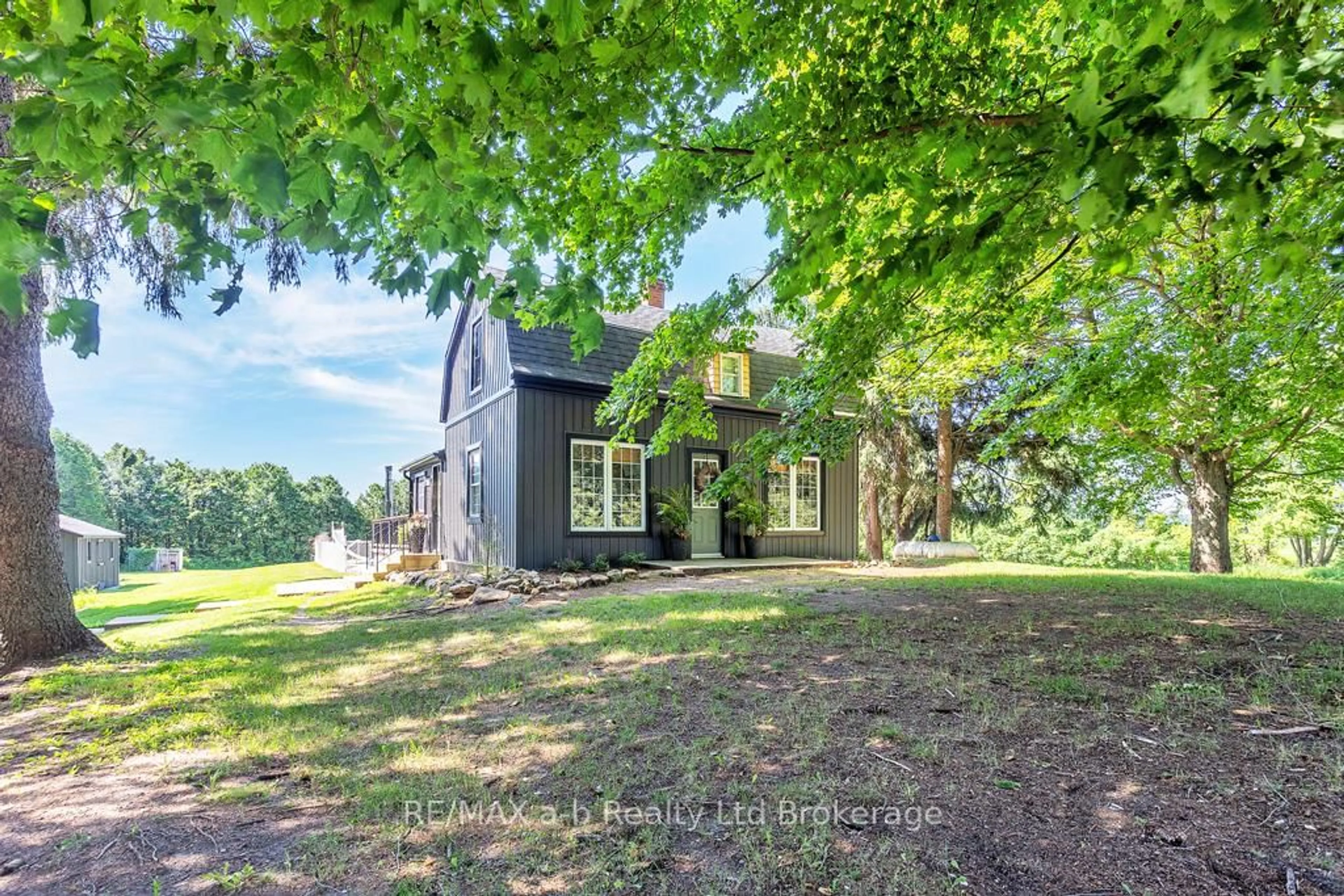 A pic from outside/outdoor area/front of a property/back of a property/a pic from drone, unknown for 289 9 Concession Rd, Brant Ontario L1B 1L9