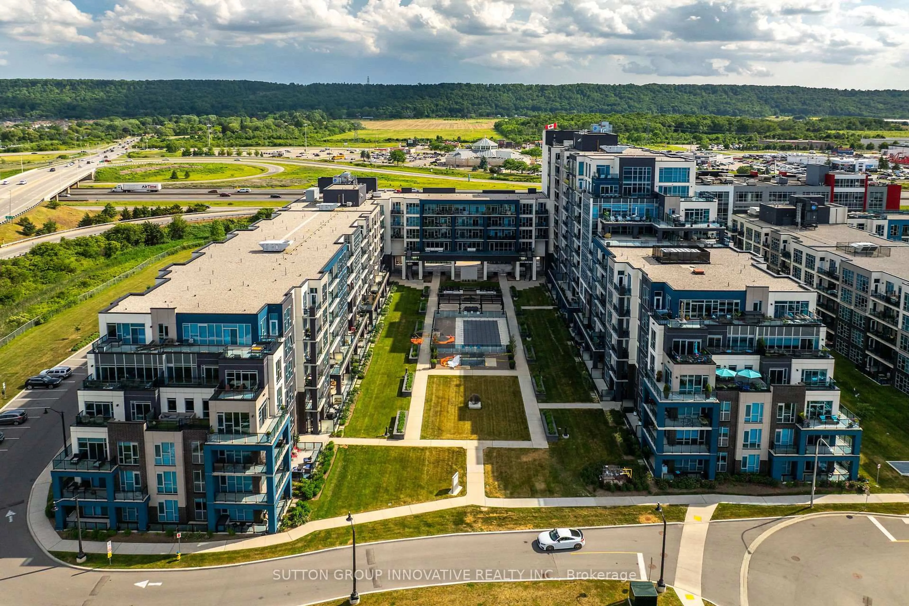 A pic from outside/outdoor area/front of a property/back of a property/a pic from drone, unknown for 16 Concord Pl #623, Grimsby Ontario L3M 4E8