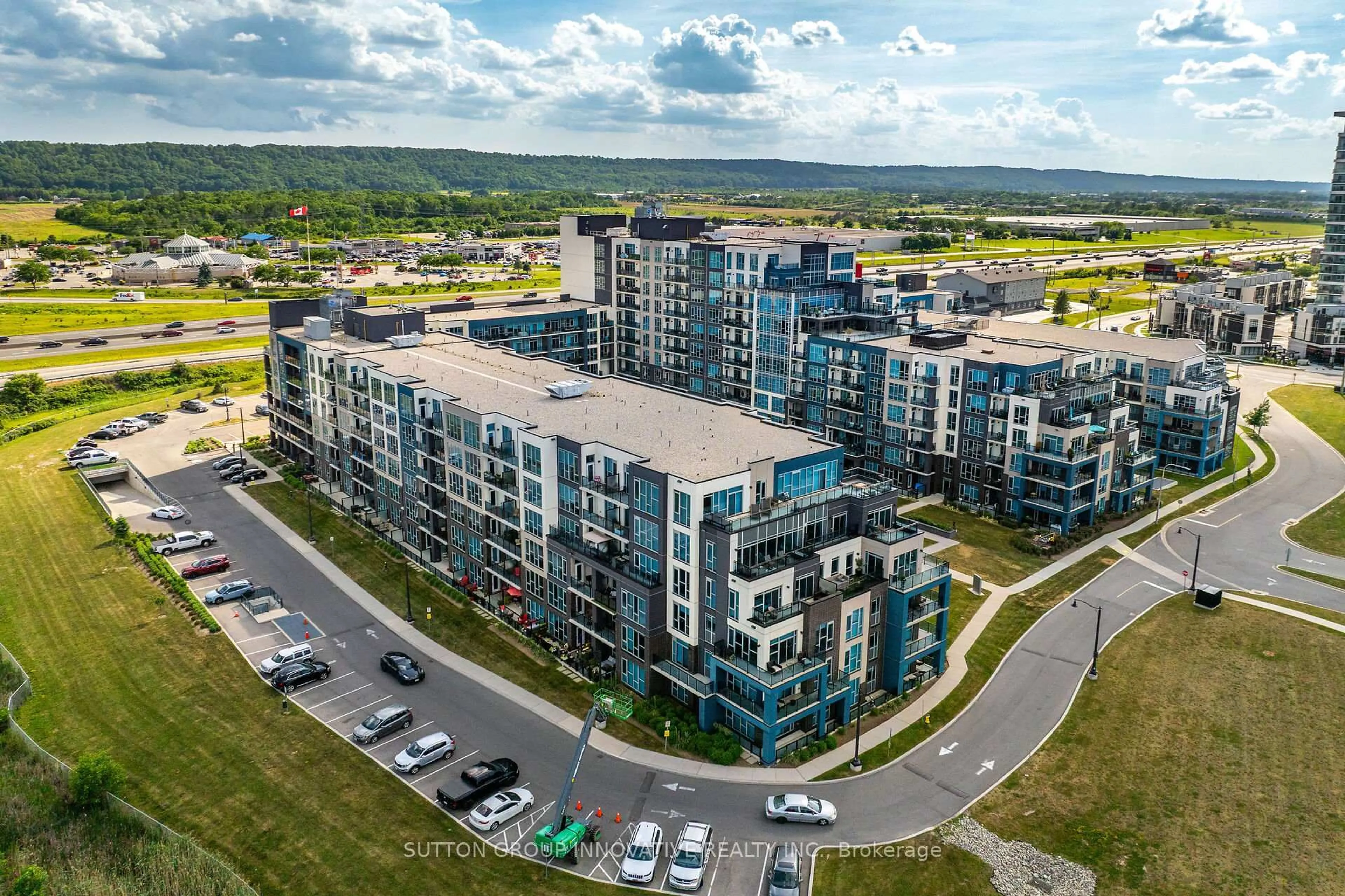 A pic from outside/outdoor area/front of a property/back of a property/a pic from drone, unknown for 16 Concord Pl #623, Grimsby Ontario L3M 4E8