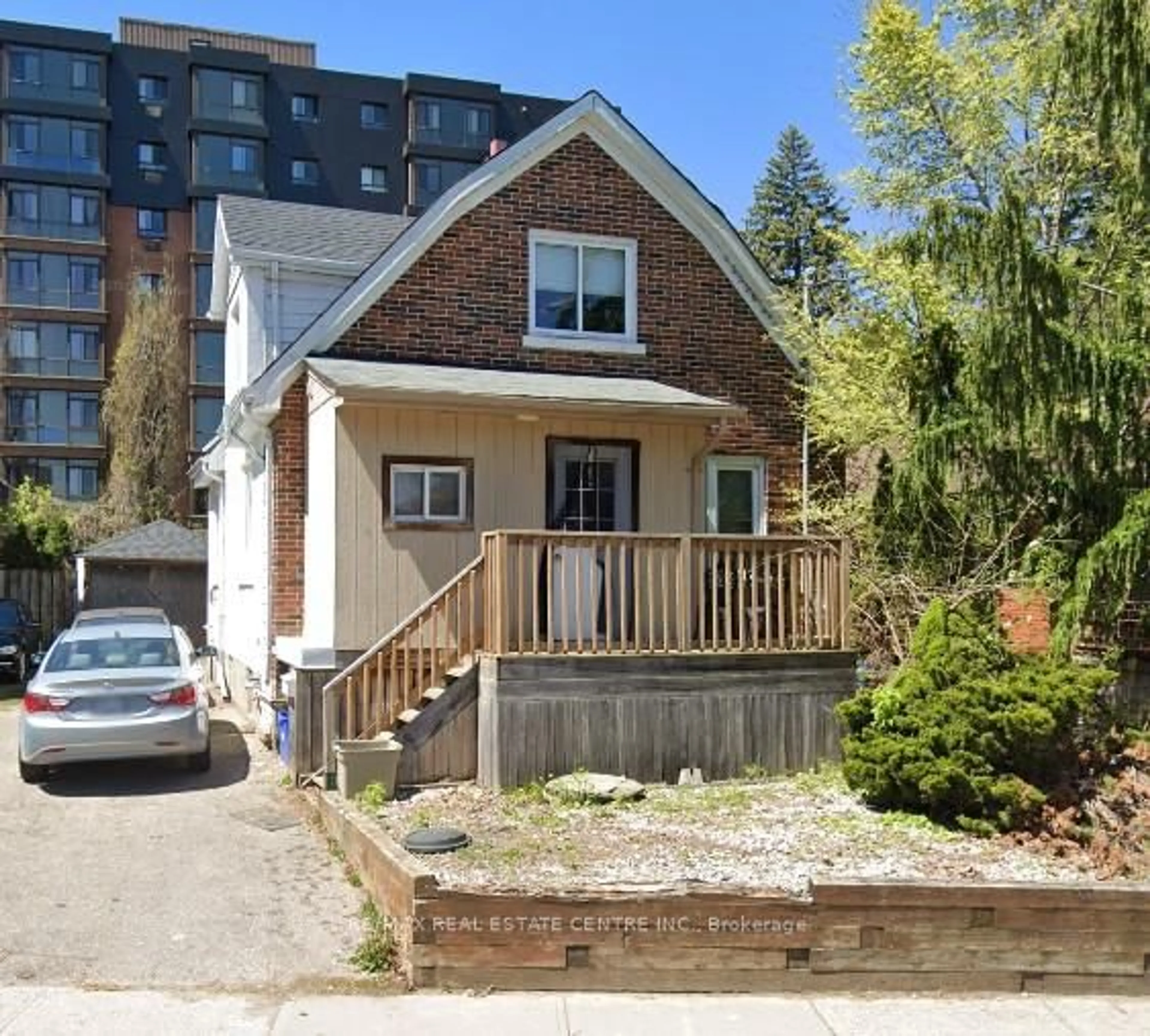 Home with brick exterior material, street for 181 Regina St, Waterloo Ontario N2J 3B4