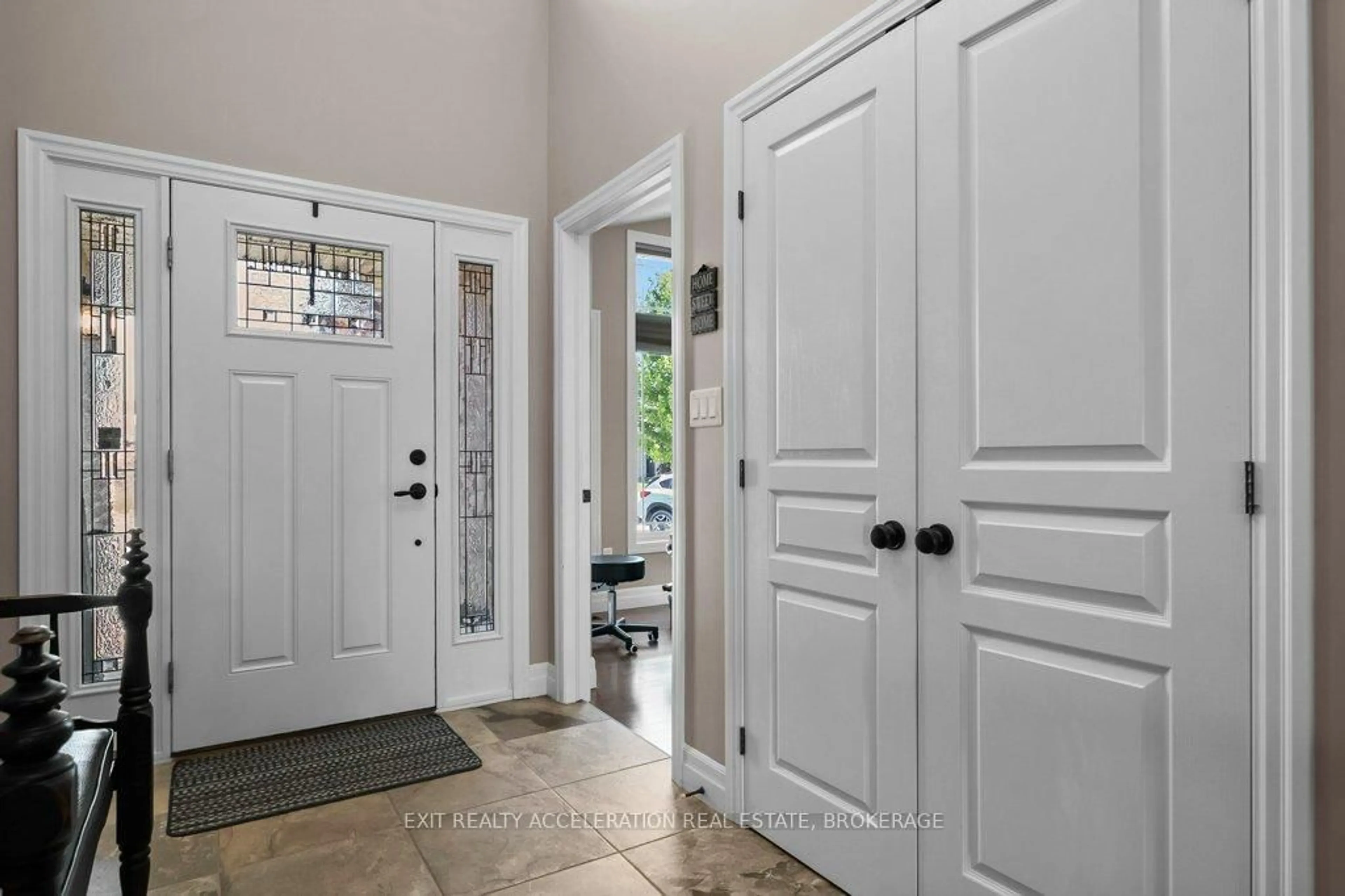 Indoor entryway for 79 Hartwood Cres, Greater Napanee Ontario K7R 0A8