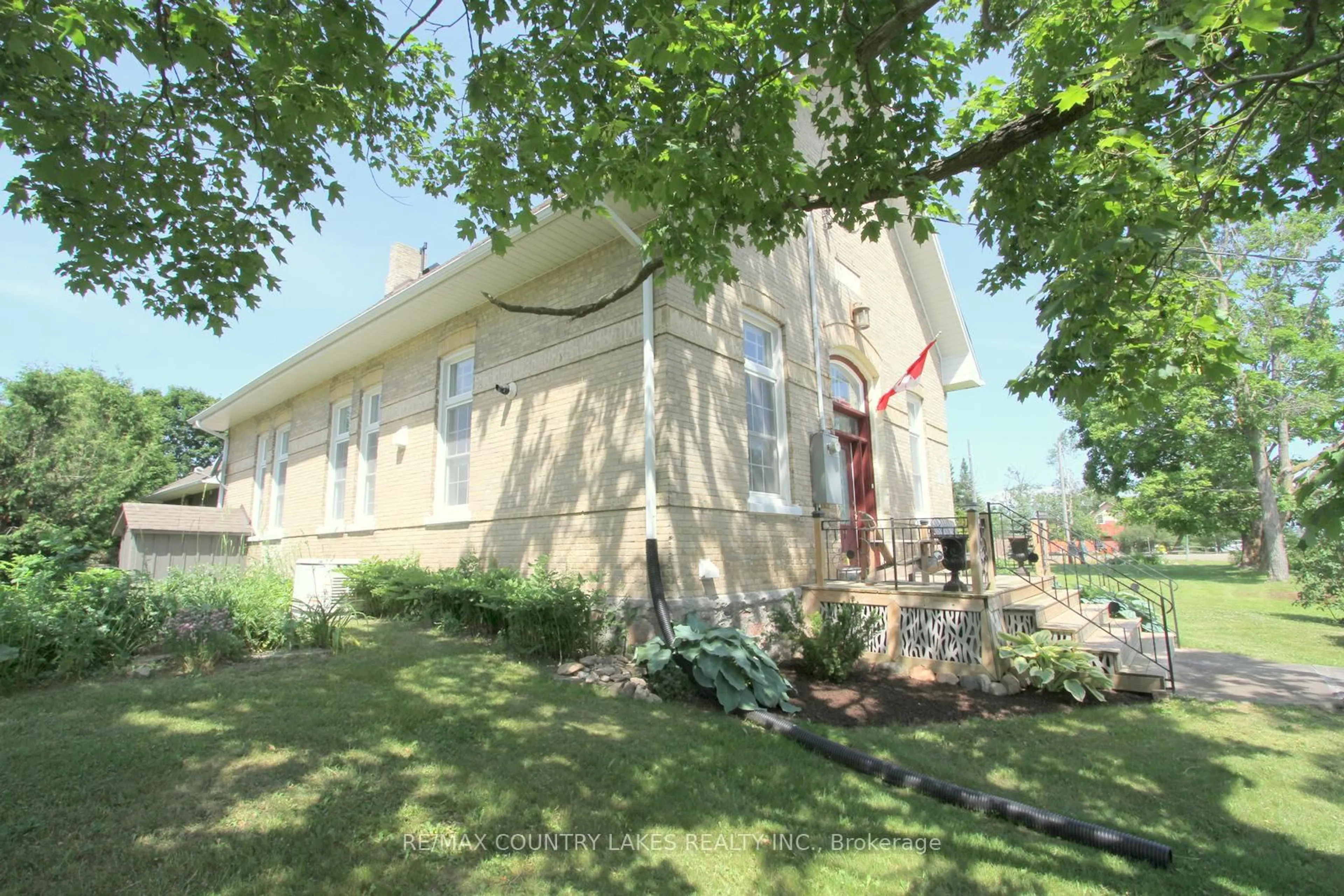 Patio, building for 305 Hartley Rd, Kawartha Lakes Ontario K0M 2T0