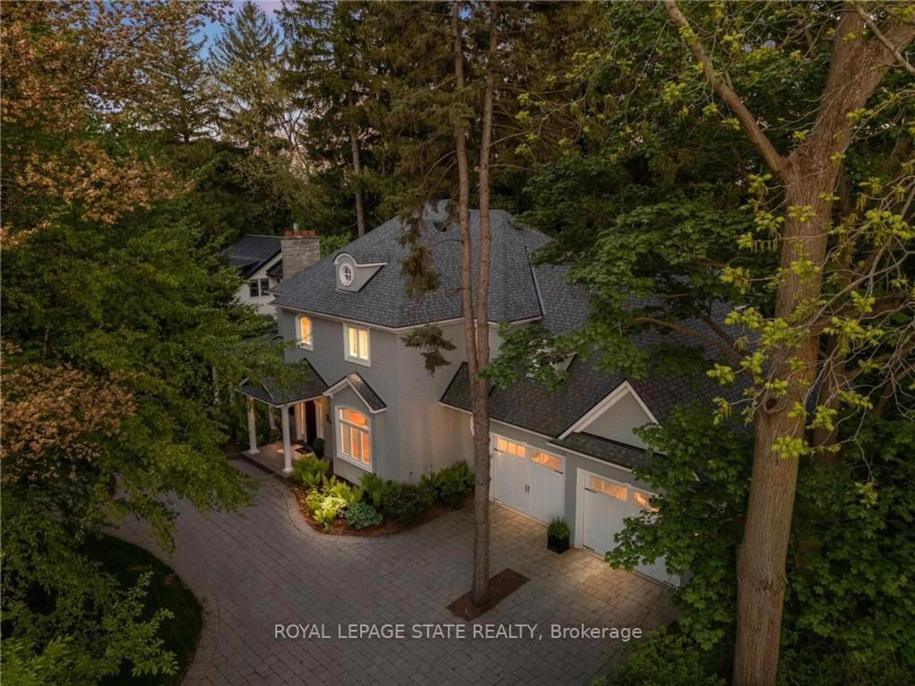 A pic from outside/outdoor area/front of a property/back of a property/a pic from drone, unknown for 84 Jerseyville Rd, Hamilton Ontario L9G 1A2