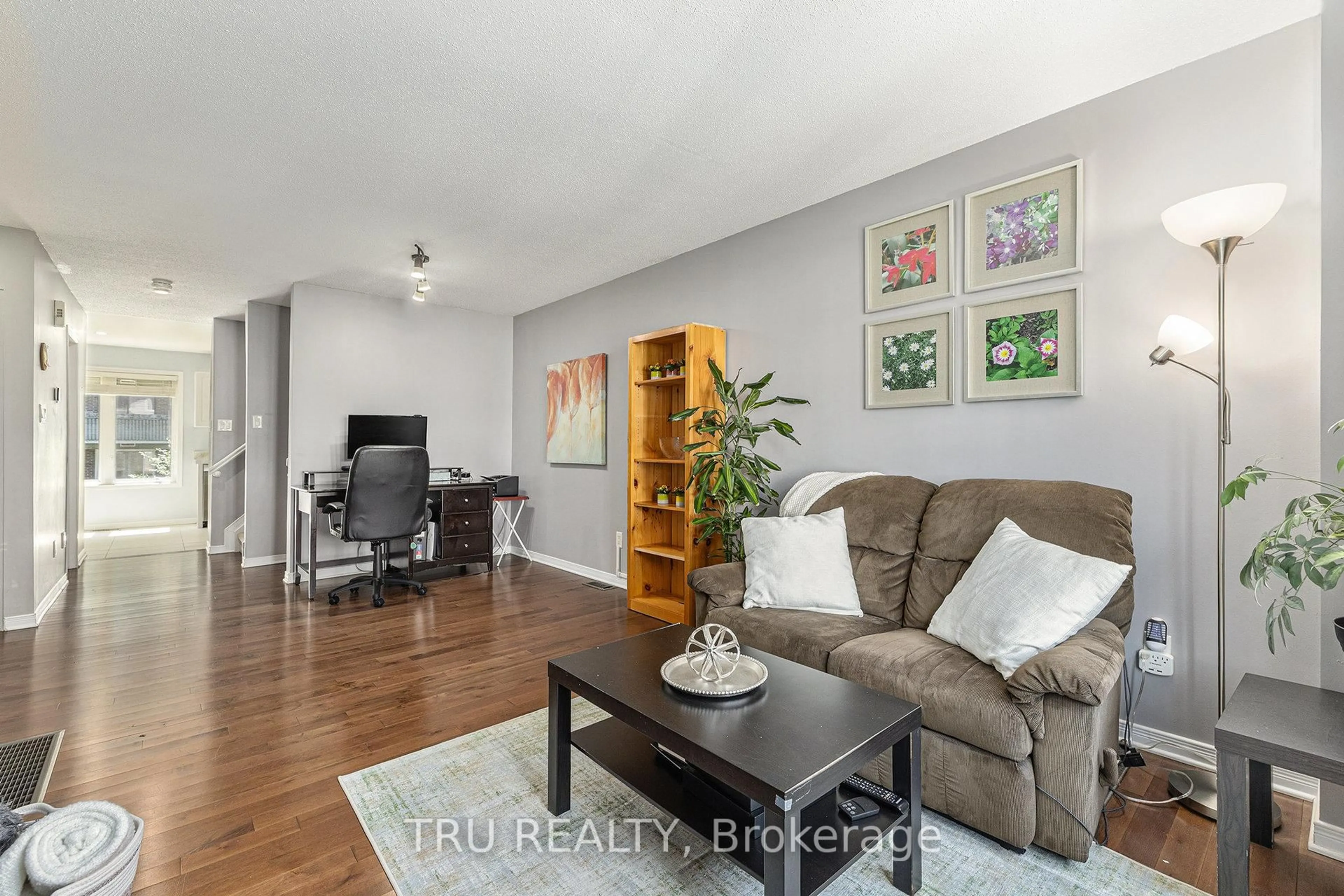 Living room with furniture, wood/laminate floor for 306 Gotham Private, Ottawa Ontario K2C 4G7