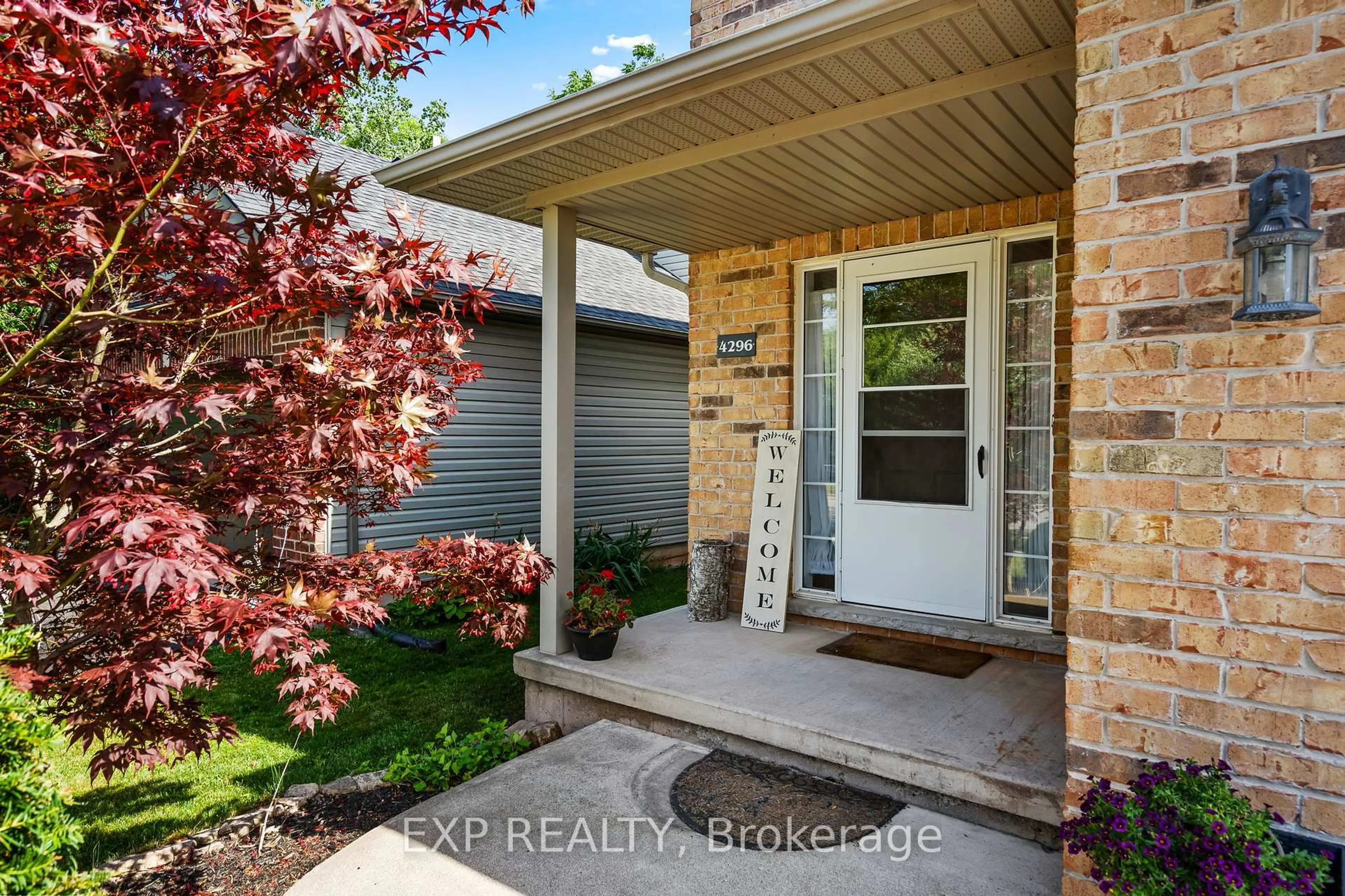 Indoor entryway for 4296 Arejay Ave, Lincoln Ontario L3J 0P8