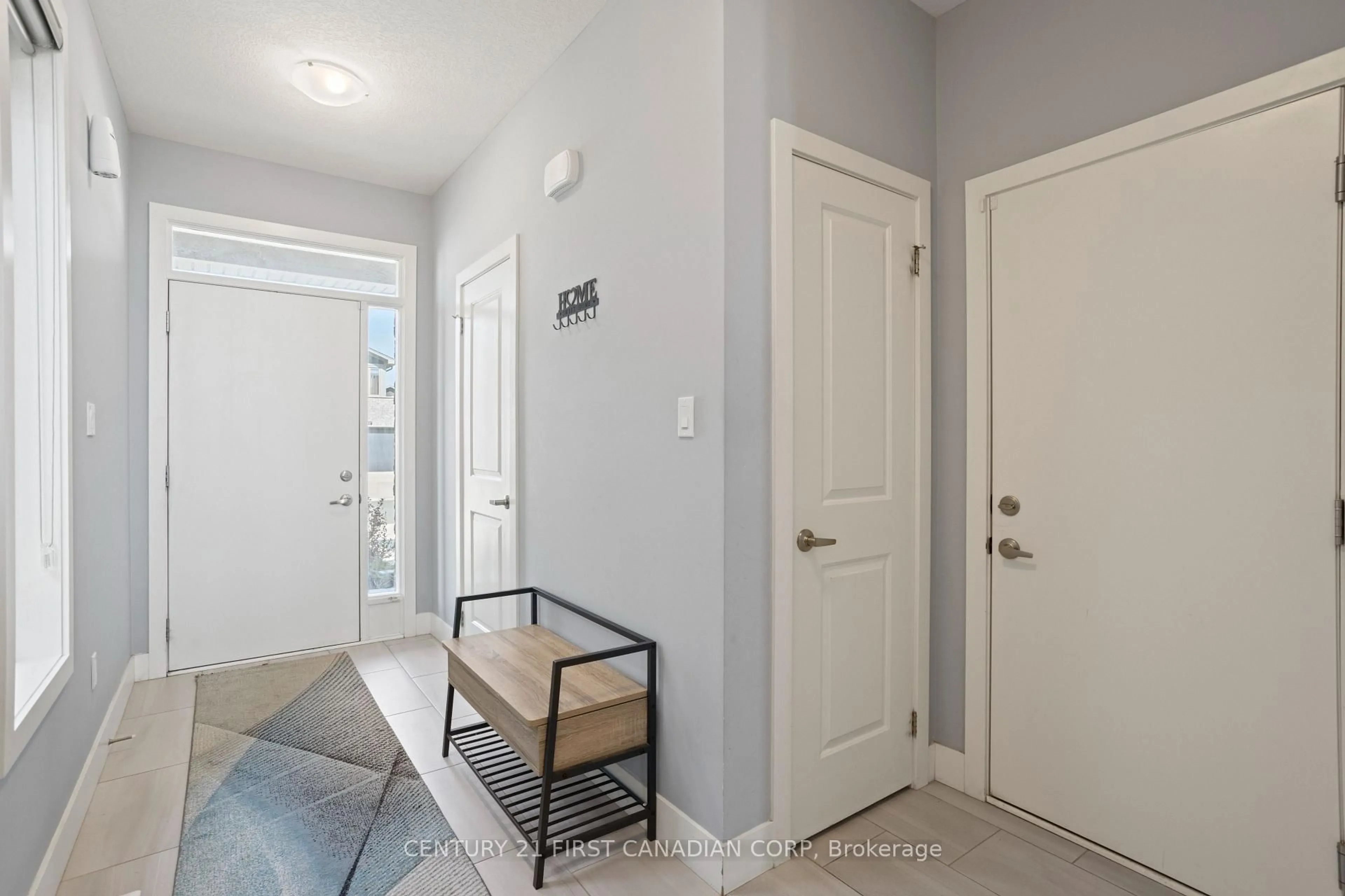 Indoor entryway for 2428 Irish Moss Rd, London South Ontario N6M 0H6