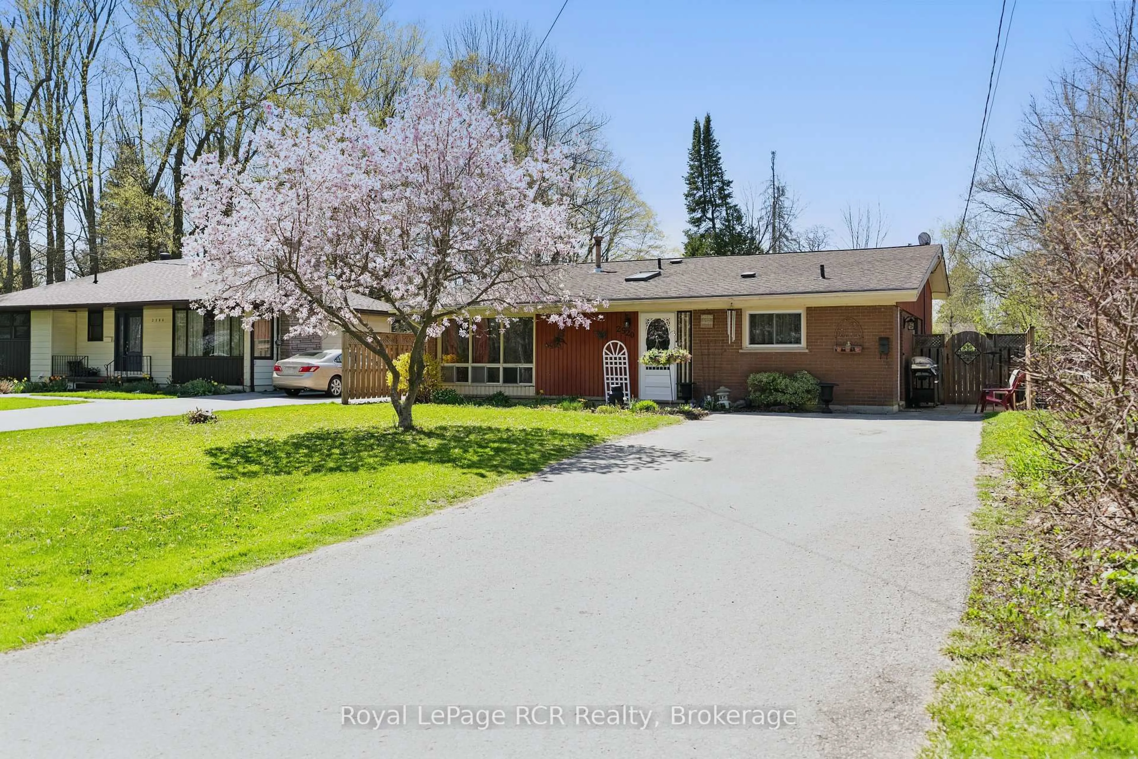 A pic from outside/outdoor area/front of a property/back of a property/a pic from drone, street for 2520 5th Ave, Owen Sound Ontario N4K 5C8