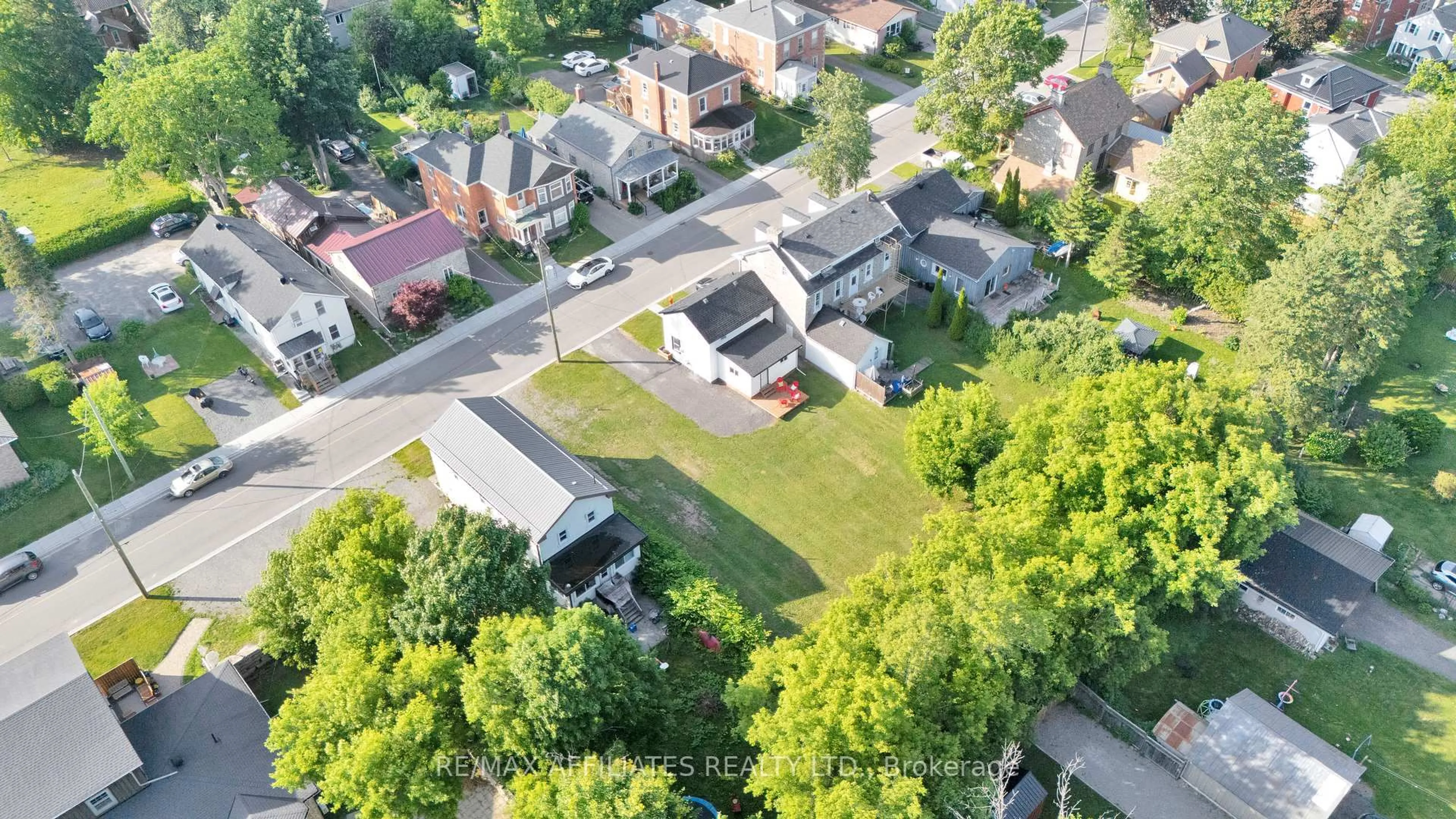 A pic from outside/outdoor area/front of a property/back of a property/a pic from drone, street for 147 Dibble St, Prescott Ontario K0E 1T0