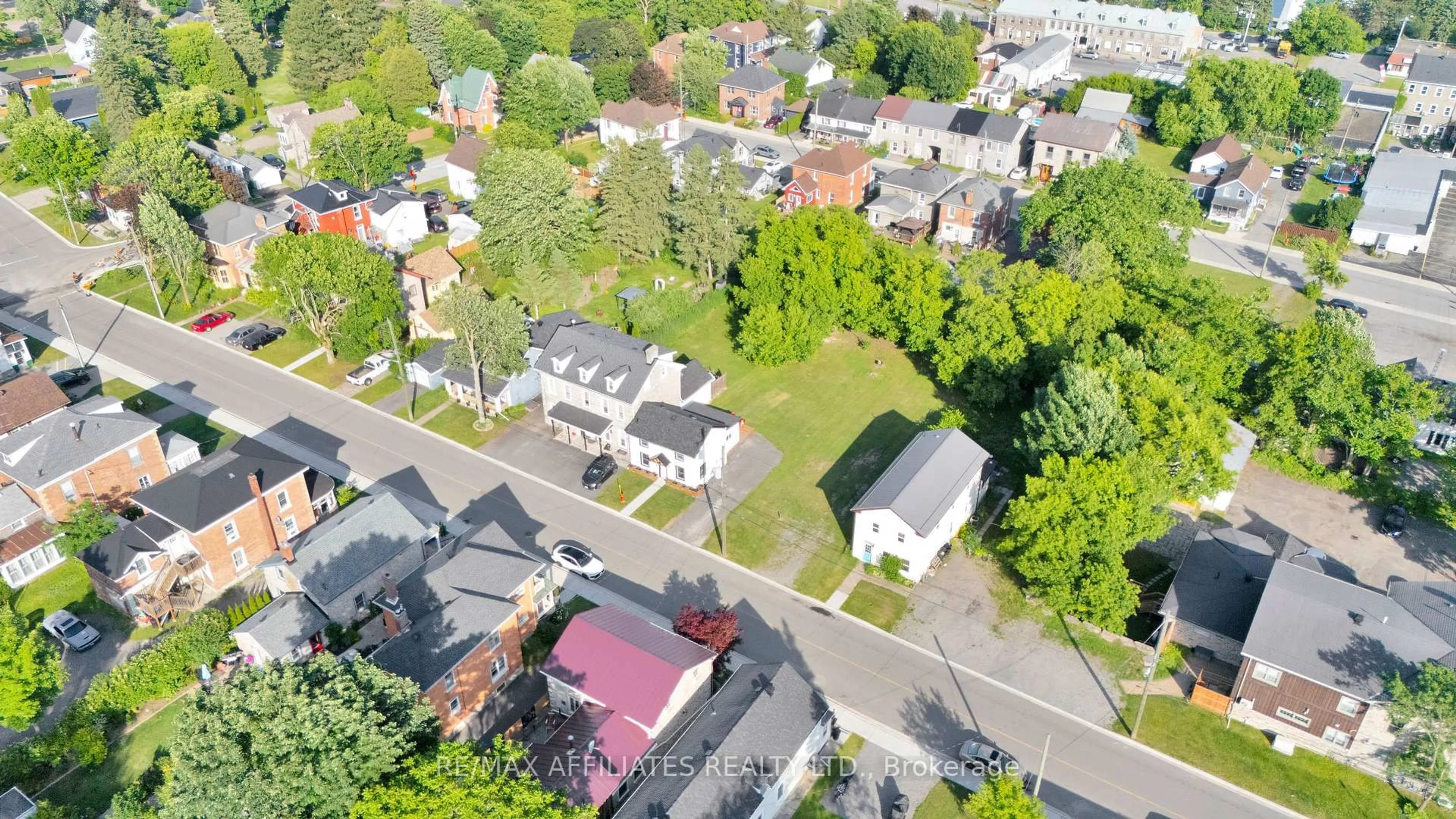 A pic from outside/outdoor area/front of a property/back of a property/a pic from drone, street for 147 Dibble St, Prescott Ontario K0E 1T0