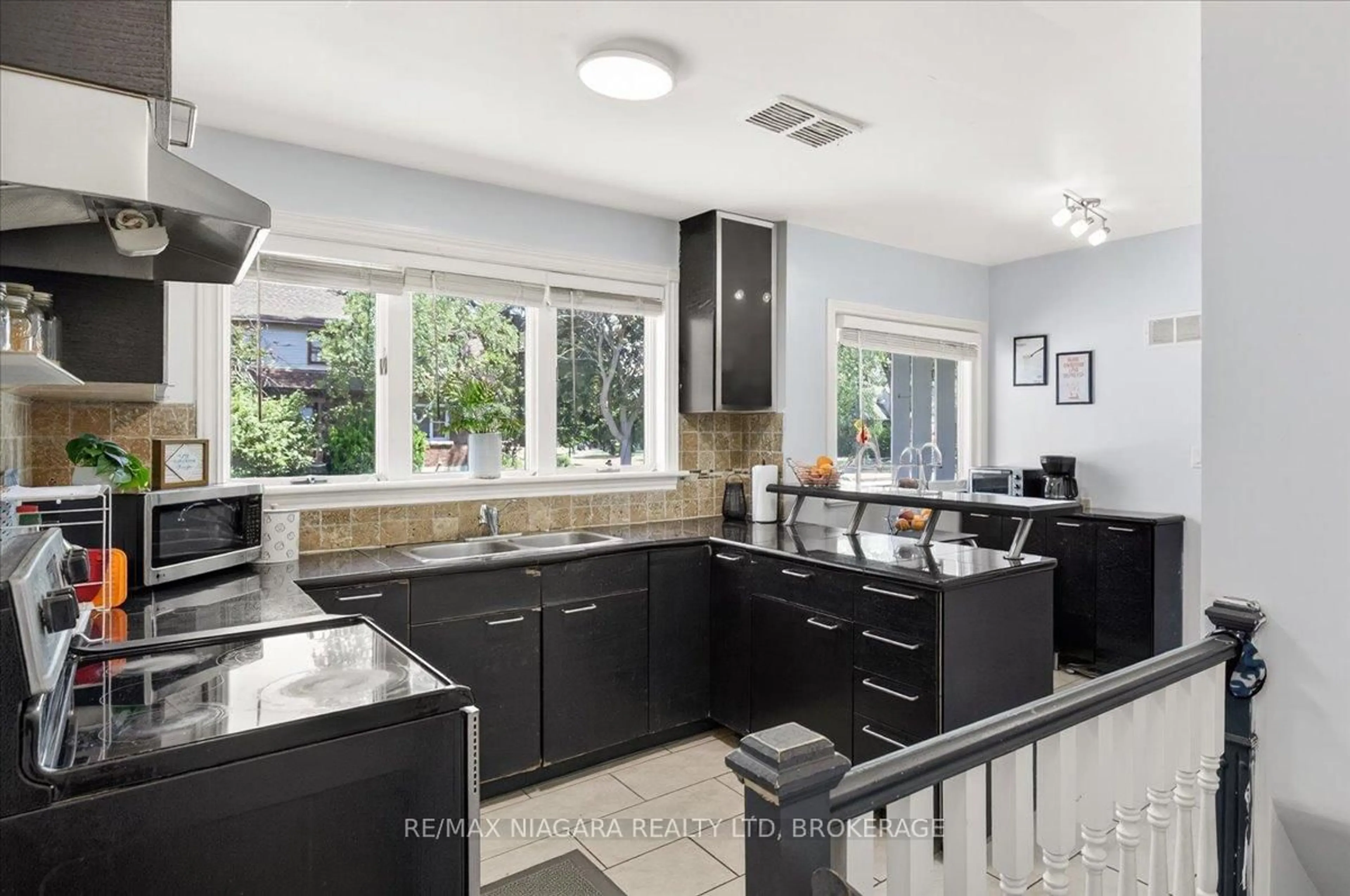 Contemporary kitchen, ceramic/tile floor for 10 Edgedale Rd, St. Catharines Ontario L2R 3V6