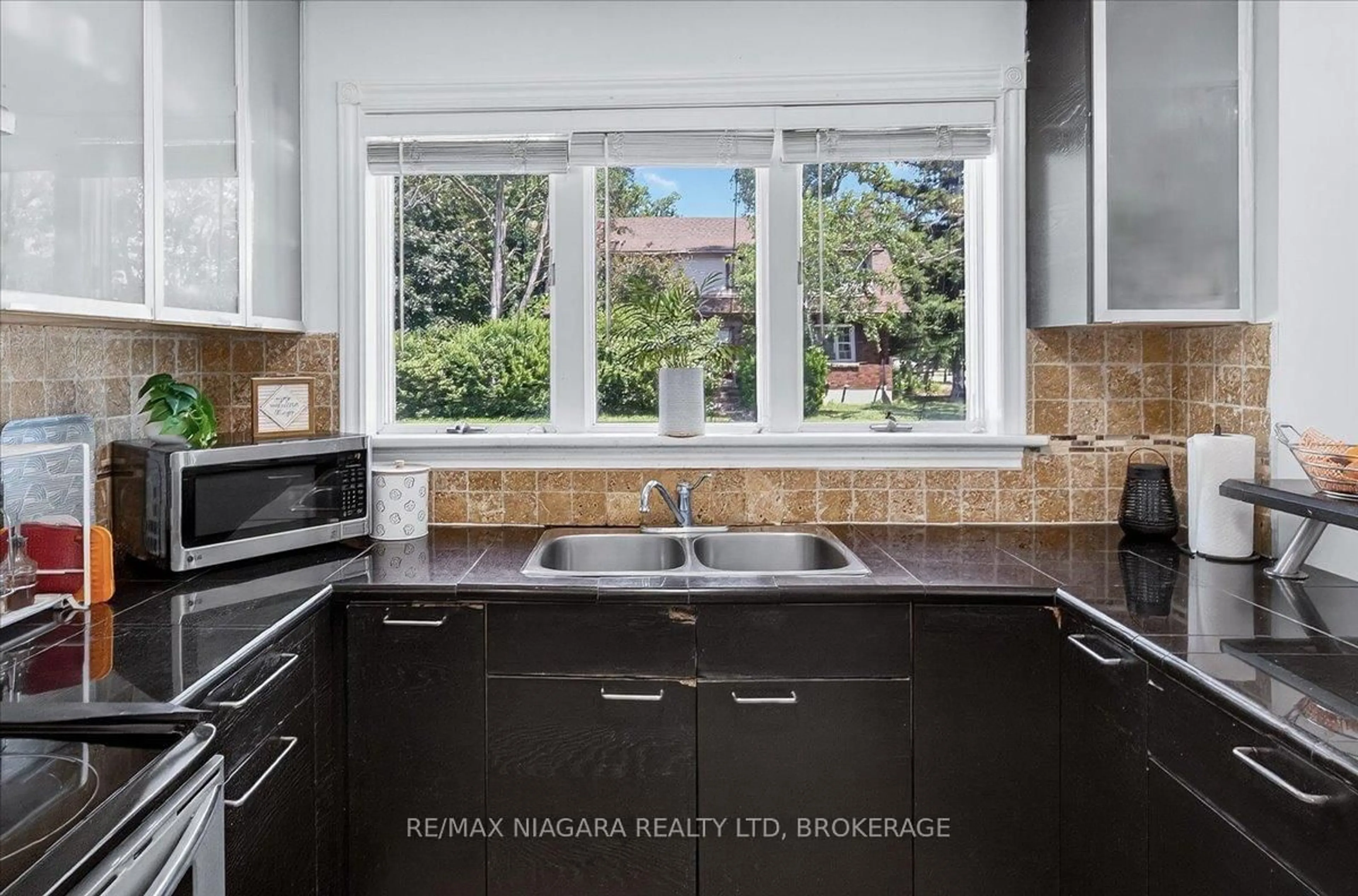 Unknown for 10 Edgedale Rd, St. Catharines Ontario L2R 3V6