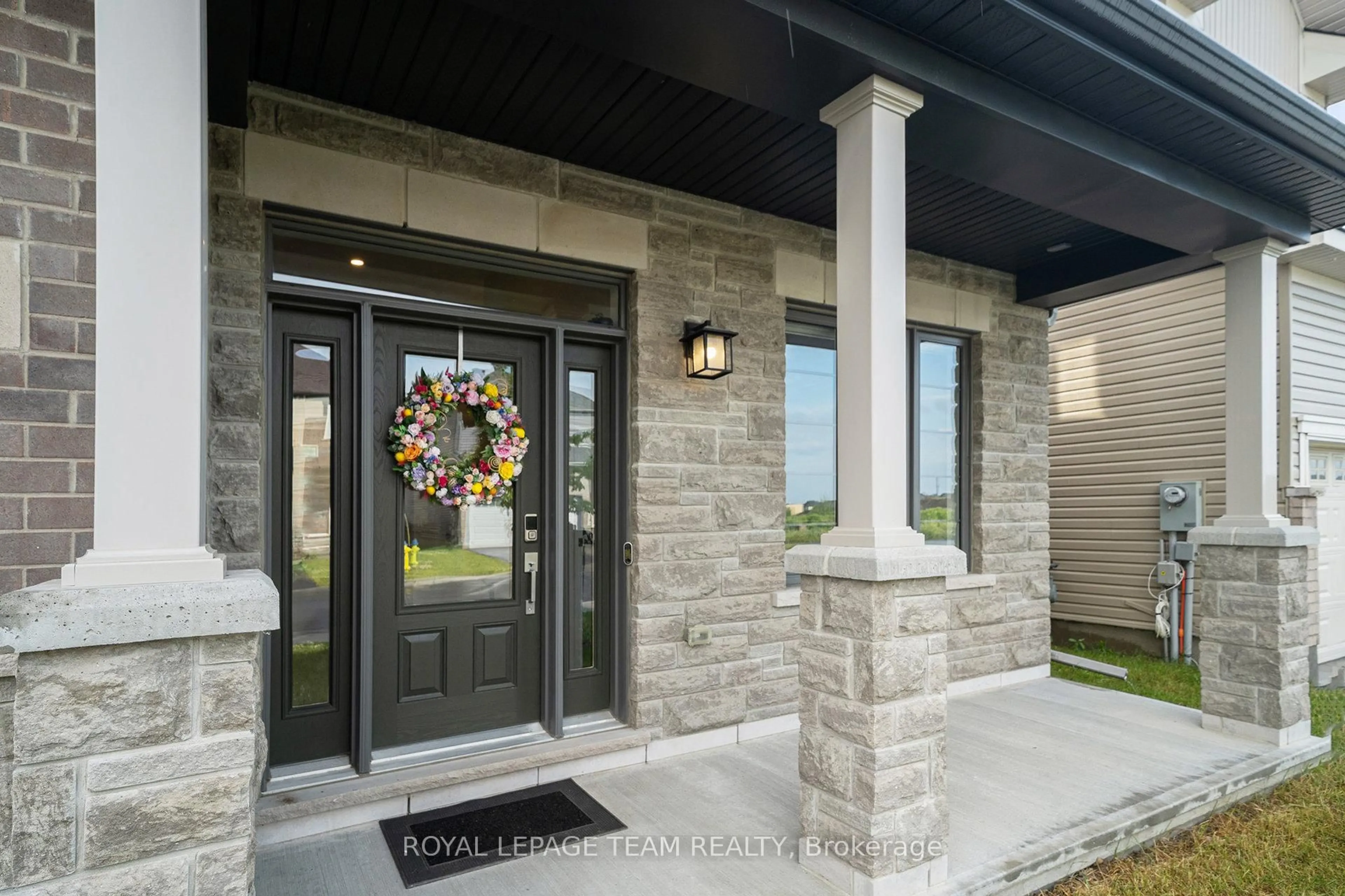 Indoor entryway for 189 Lynn Coulter St, Ottawa Ontario K2J 7B9