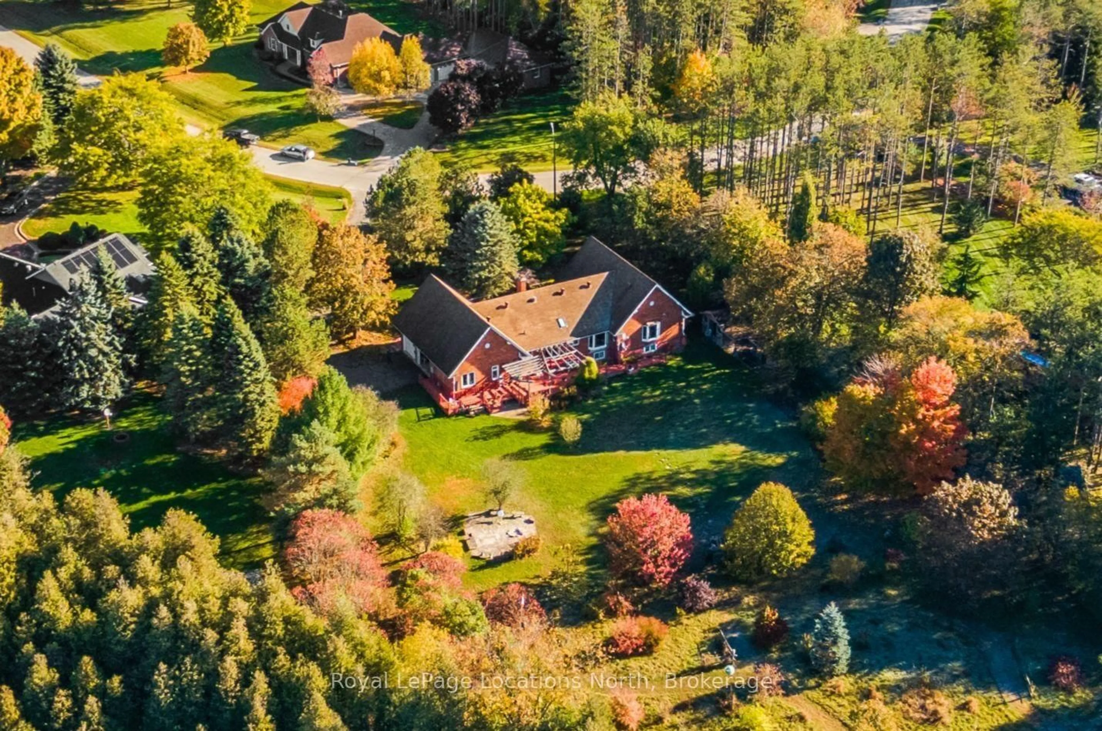 A pic from outside/outdoor area/front of a property/back of a property/a pic from drone, unknown for 25 Pine Ridge Rd, Erin Ontario N0B 1T0