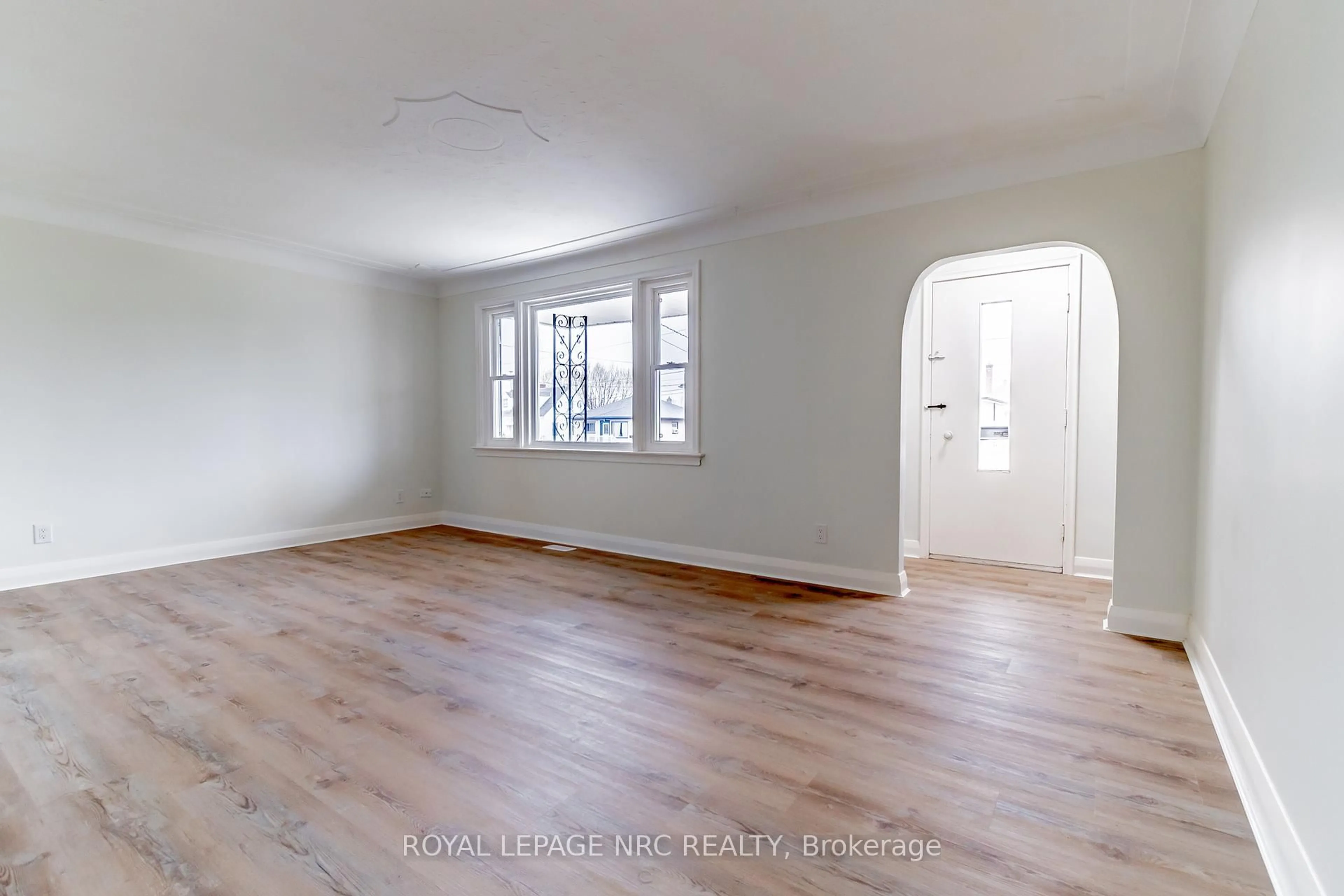 A pic of a room for 127 Borden Ave, Port Colborne Ontario L3K 3Z6