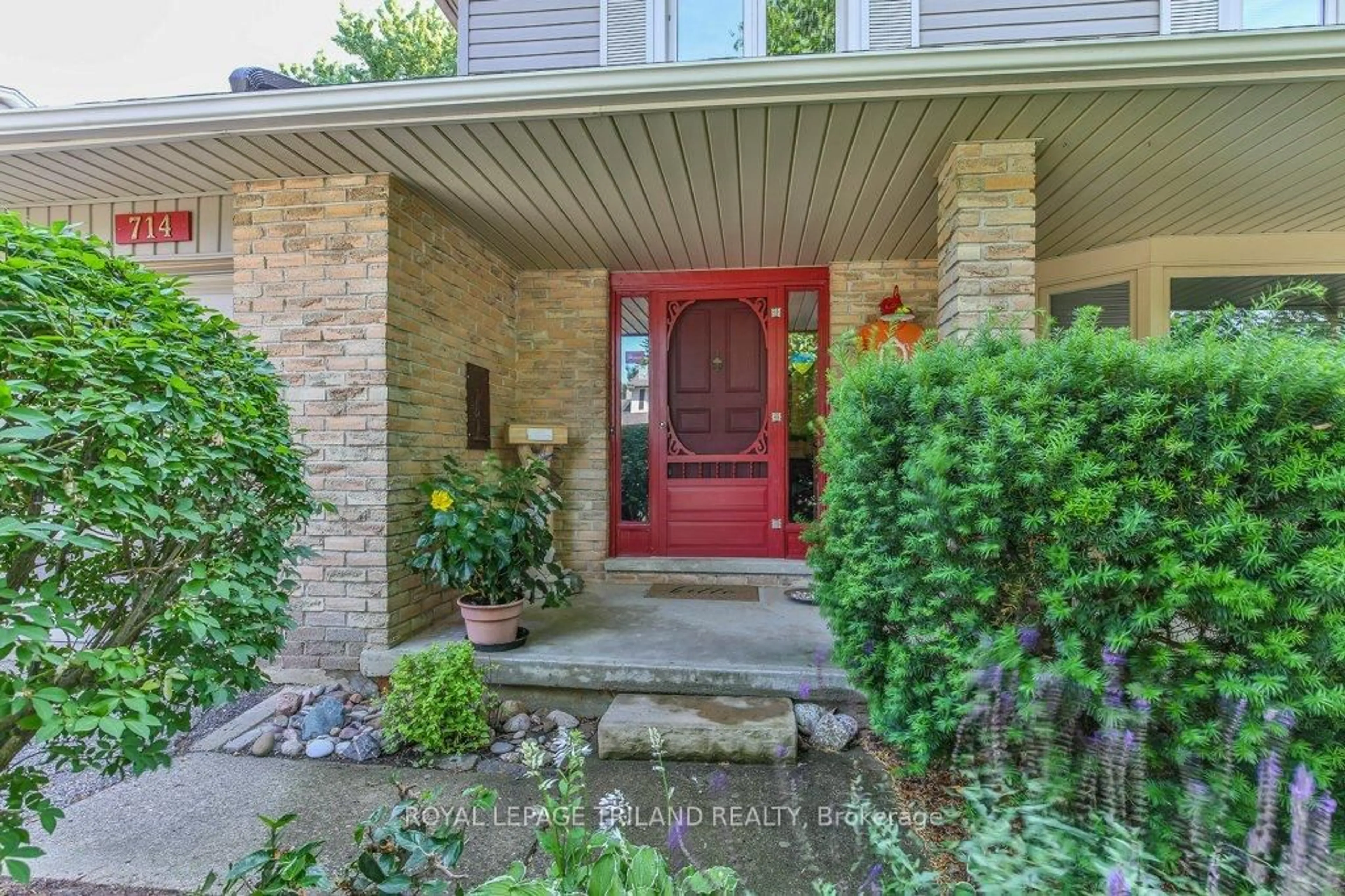 Indoor entryway for 714 CRANBROOK Rd, London South Ontario N6K 1W9