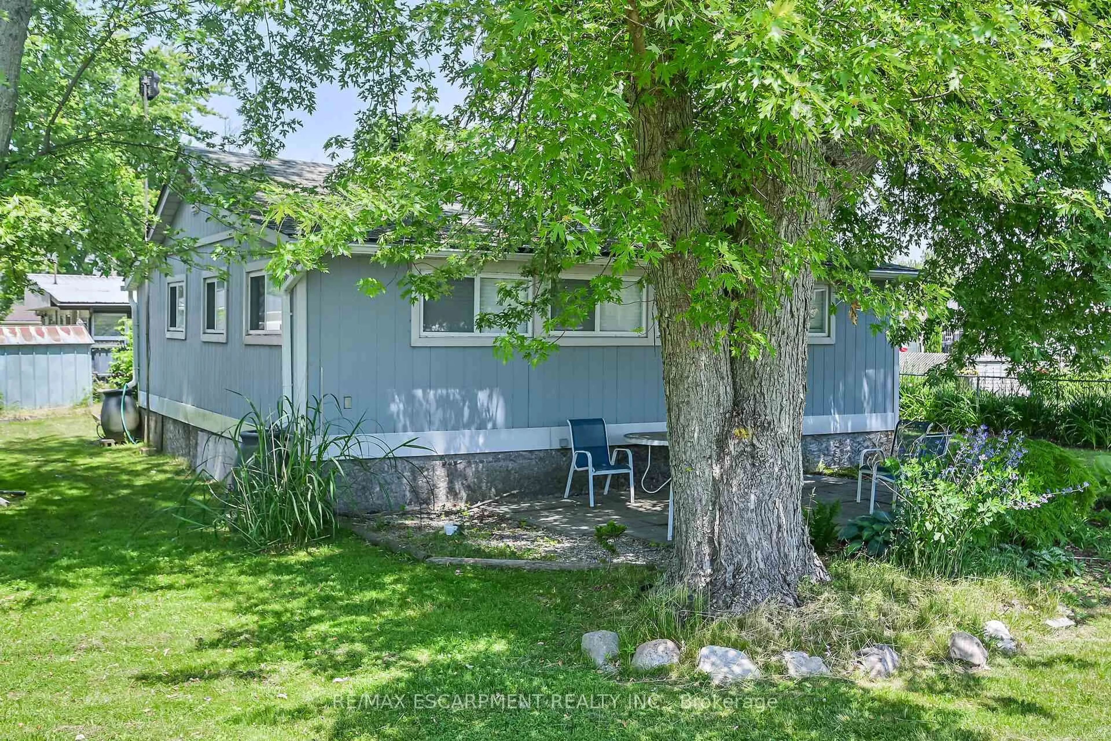 Patio, street for 1041 Lakeshore Rd, Haldimand Ontario N0A 1P0