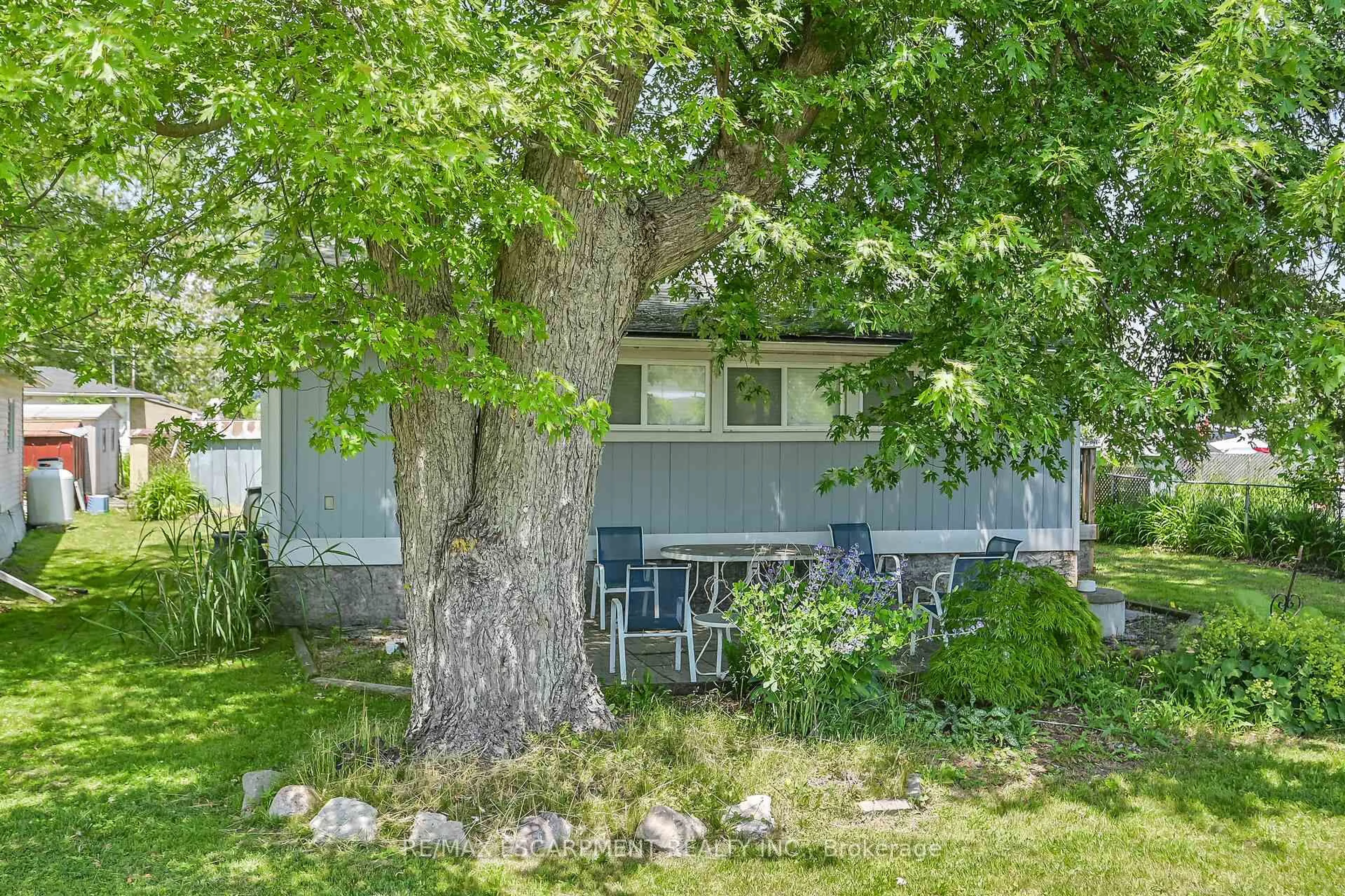 Patio, street for 1041 Lakeshore Rd, Haldimand Ontario N0A 1P0