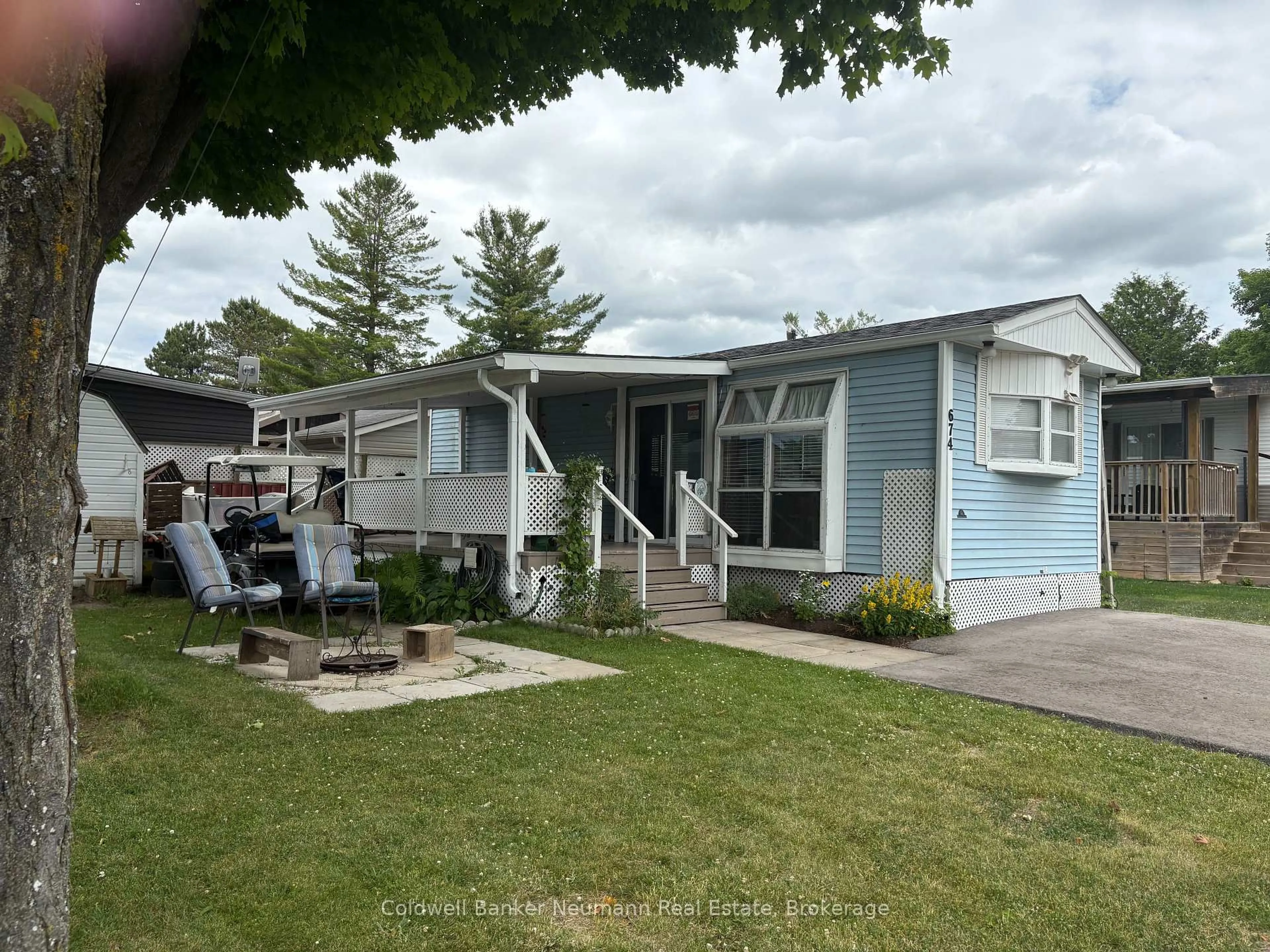Home with vinyl exterior material, unknown for 674 Willow Way, Centre Wellington Ontario N1M 2W5