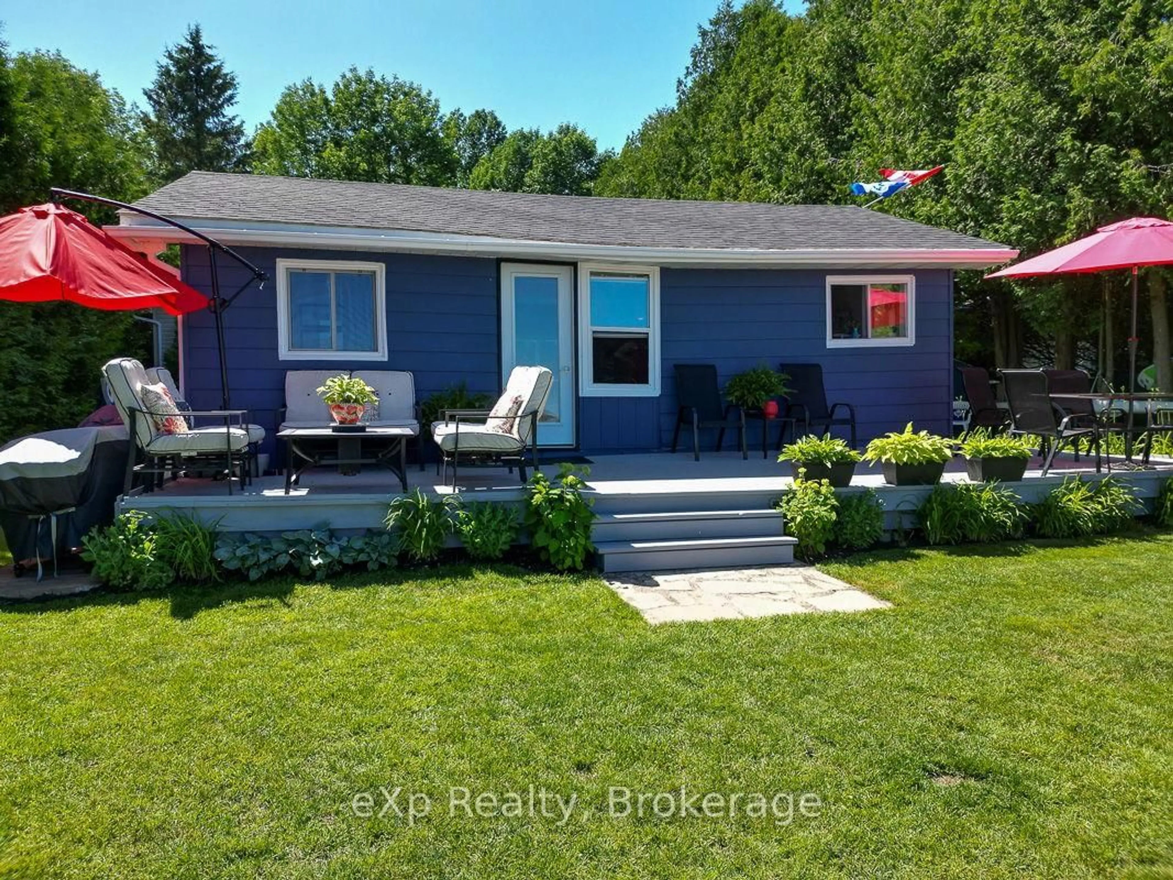 A pic from outside/outdoor area/front of a property/back of a property/a pic from drone, street for 135 Lakeview Rd, Chatsworth Ontario N0H 1G0