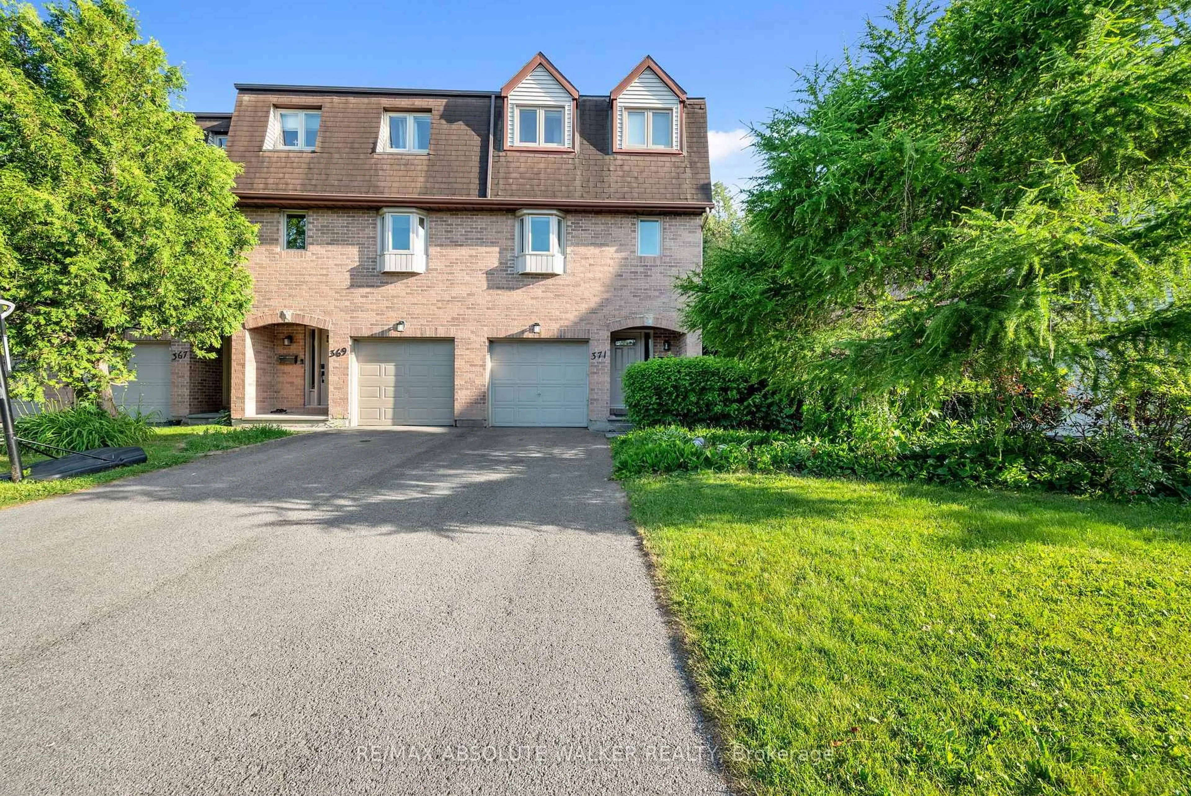 A pic from outside/outdoor area/front of a property/back of a property/a pic from drone, street for 371 Pickford Dr #4, Kanata Ontario K2L 3P3